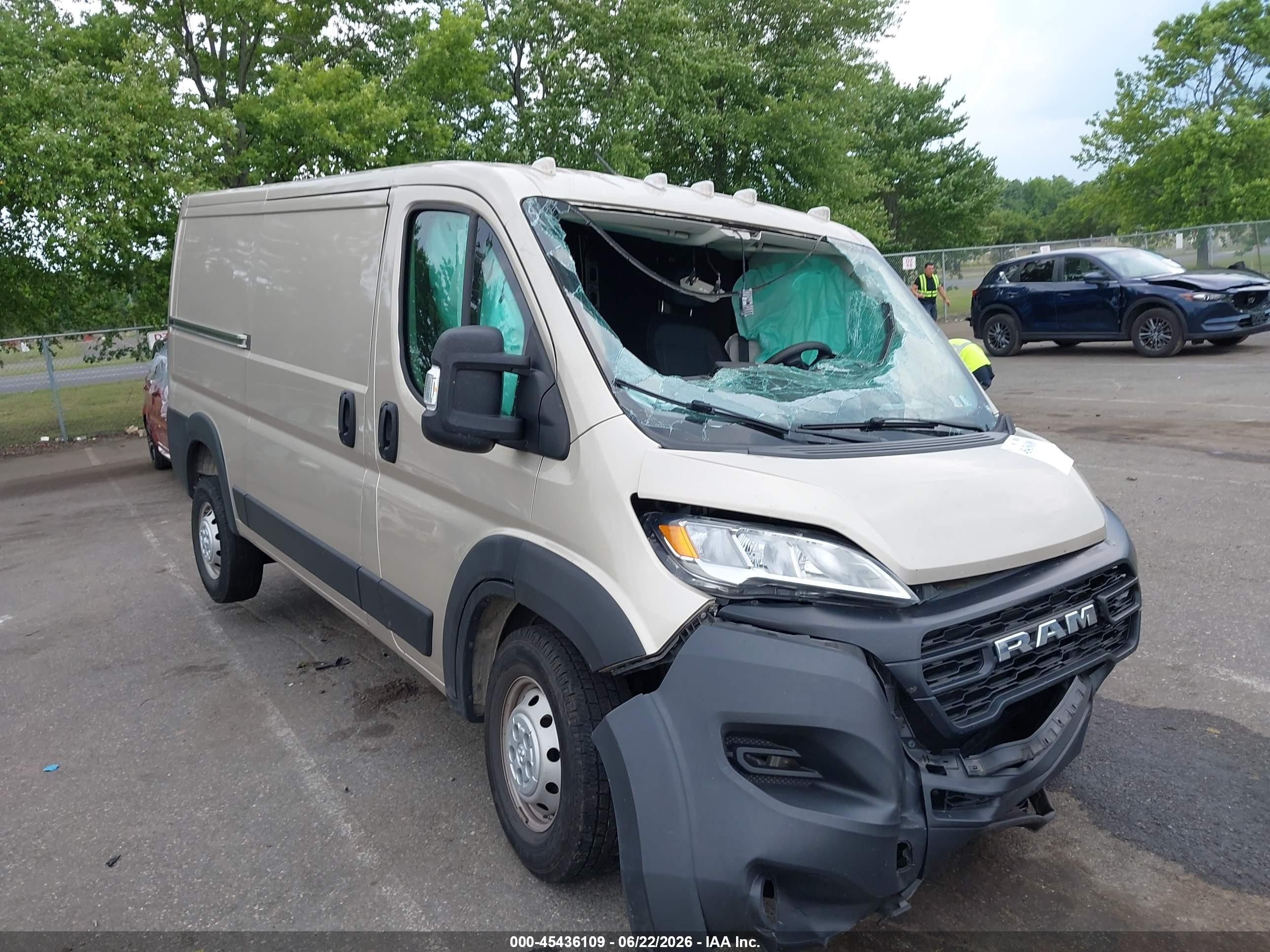 2023 Ram ProMaster Cargo, VIN 3C6LRVVG1PE510825 — Перед