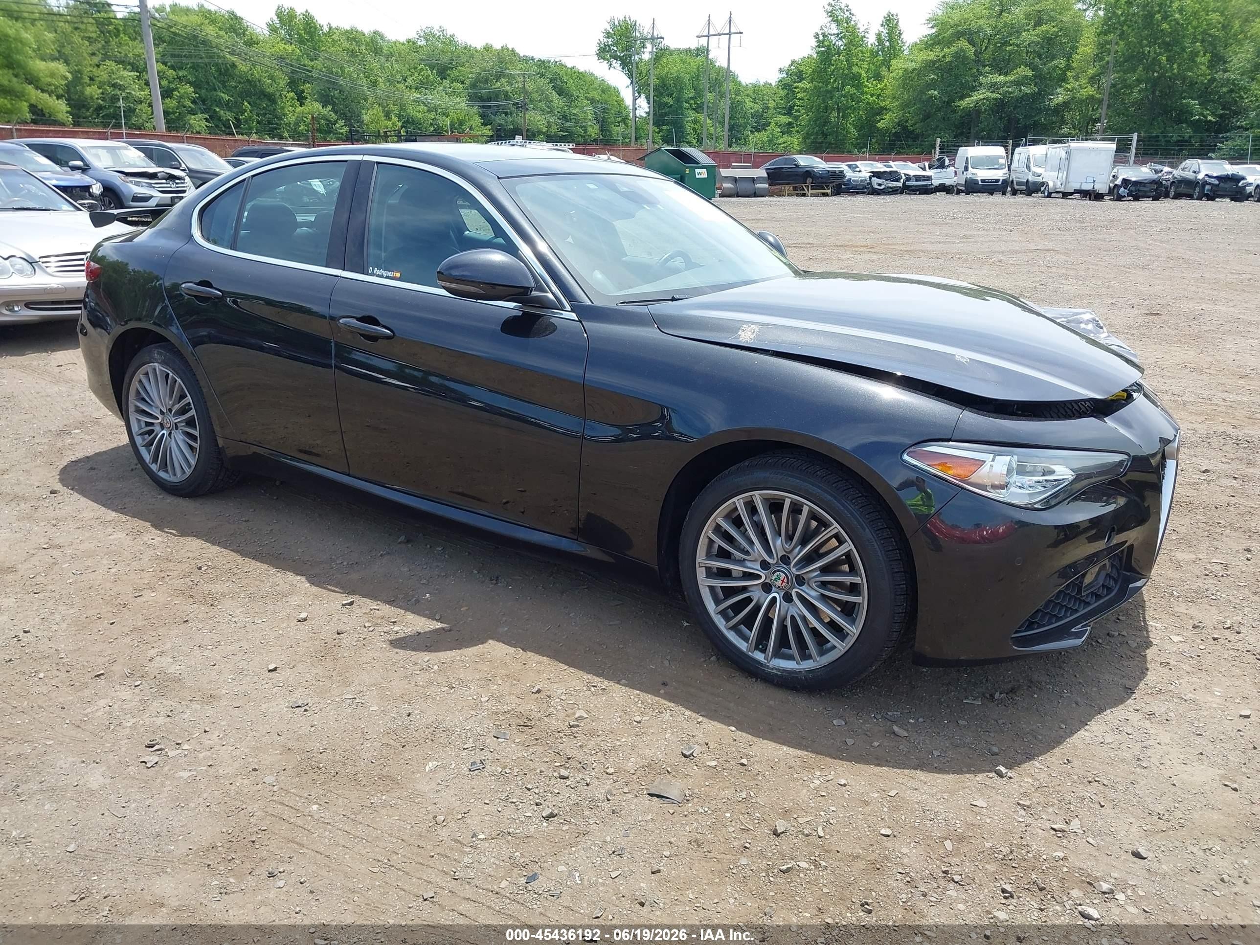 2017 Alfa Romeo Giulia Ti, VIN ZARFAEEN4H7537116 — Front end