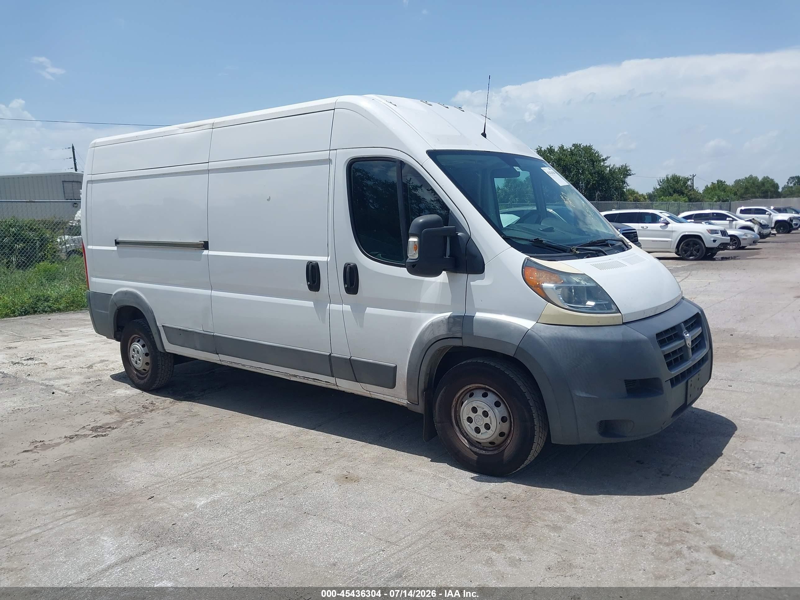 2017 Ram ProMaster Cargo, VIN 3C6TRVDG4HE517478 — Бок