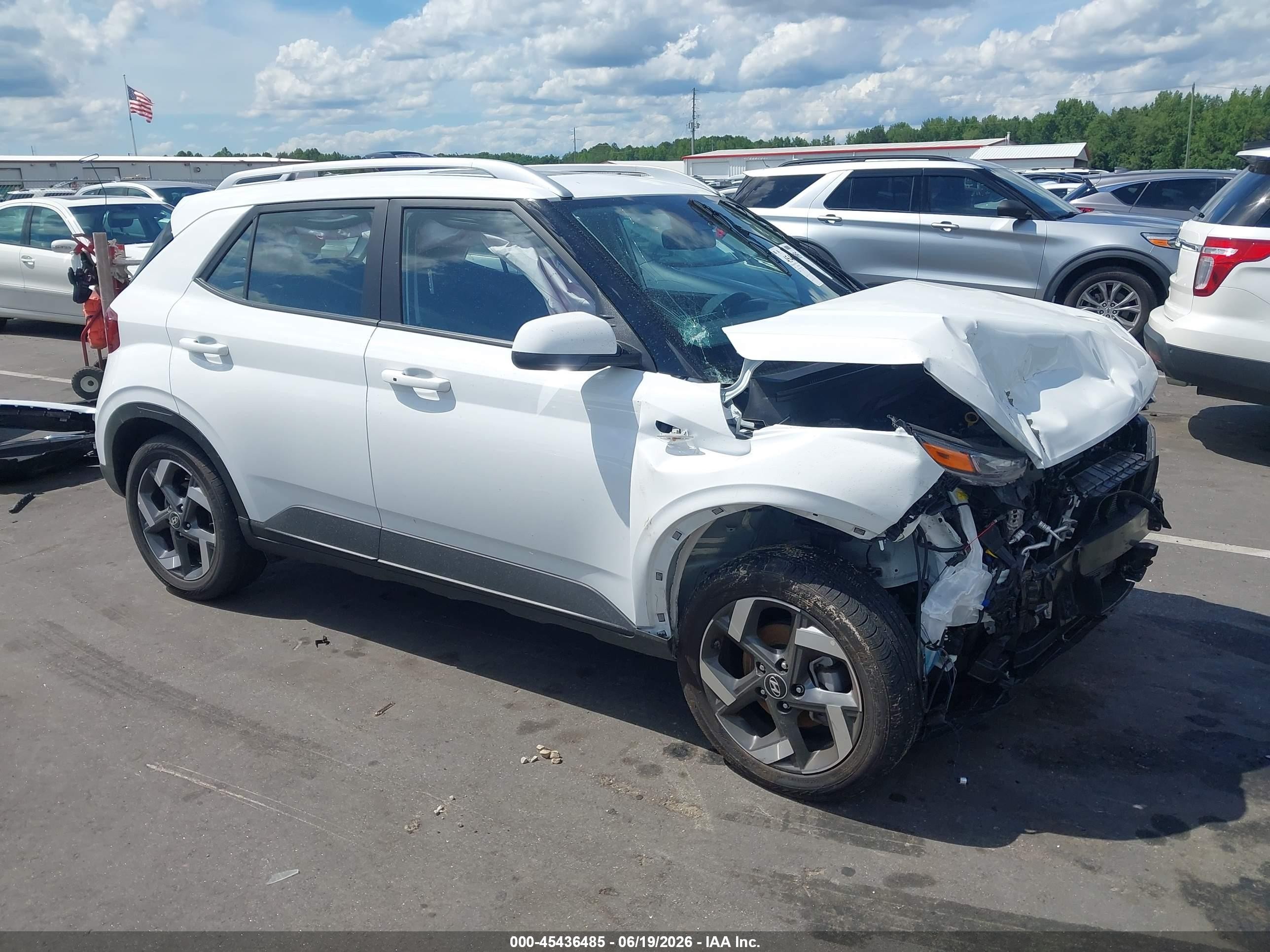 2025 Hyundai Venue SEL, VIN KMHRC8A35SU402304 — Front end