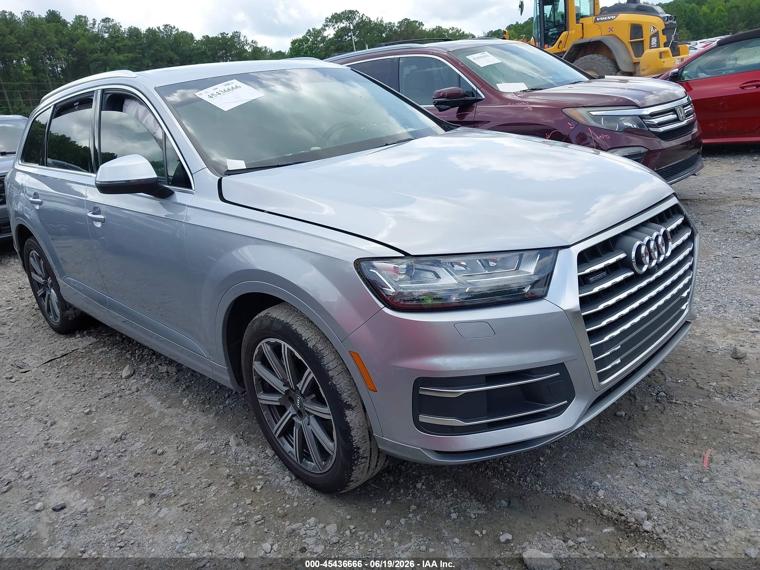 2017 Audi Q7 Premium Plus, VIN WA1LHAF70HD045339 — Side