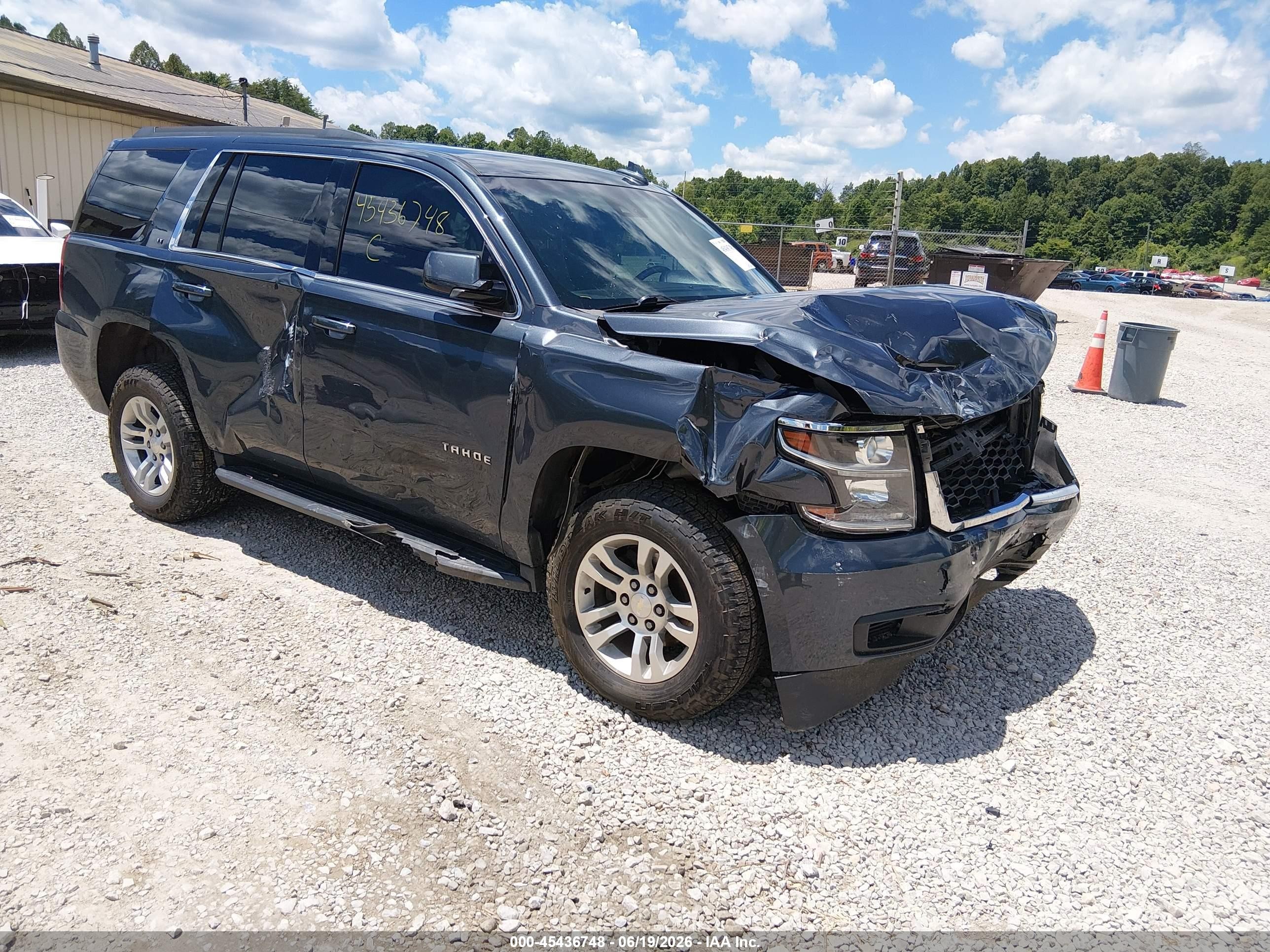 2020 Chevrolet Tahoe LT, VIN 1GNSKBKCXLR309164 — Front end