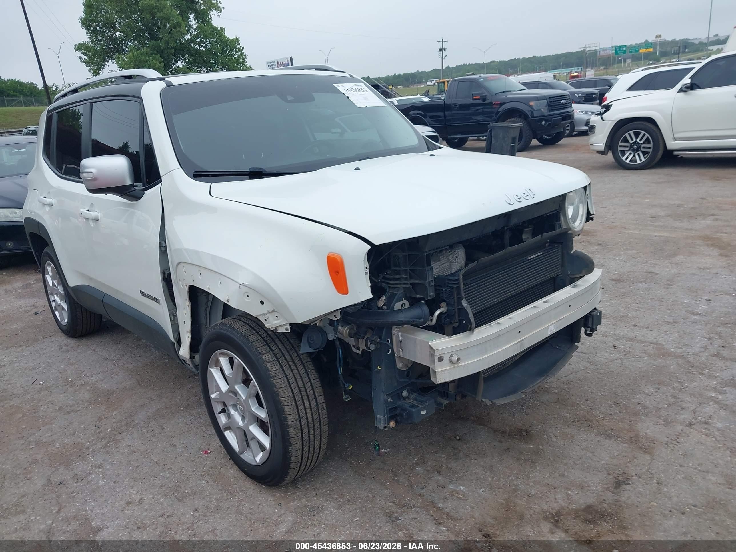 2015 Jeep Renegade Limited, VIN ZACCJBDT7FPB29737 — Front end