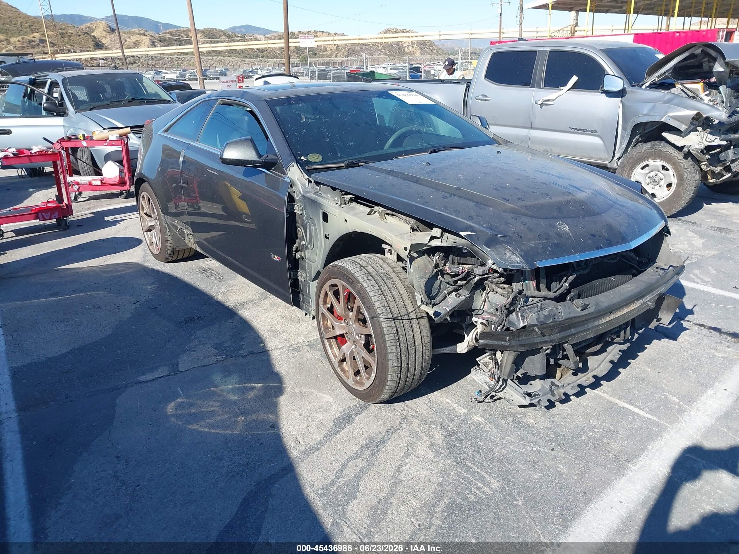2015 Cadillac CTS-V, VIN 1G6DV1EPXF0100441 — Front end