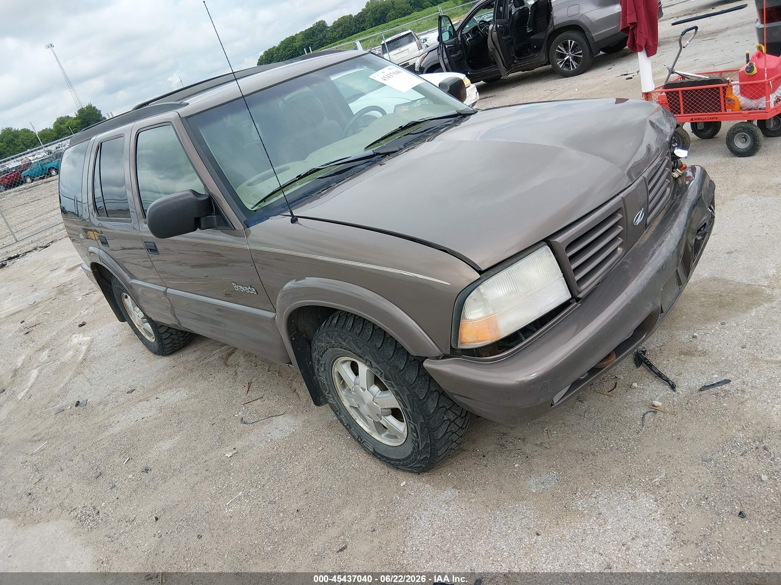 1999 Oldsmobile Bravada, VIN 1GHDT13WXX2701586 — All over