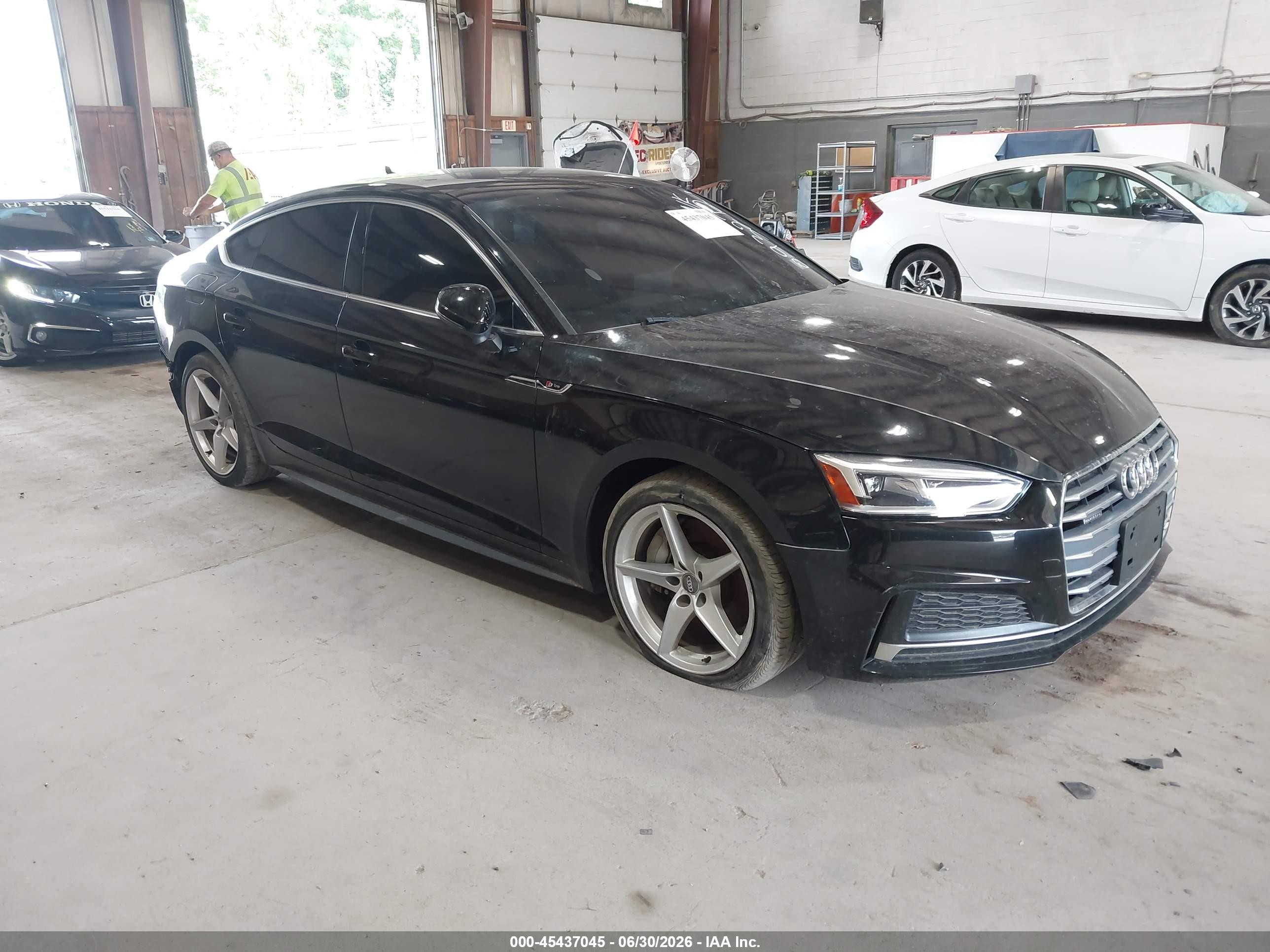 2019 Audi A5 Sportback Premium, VIN WAUDNCF5XKA093272 — Зад