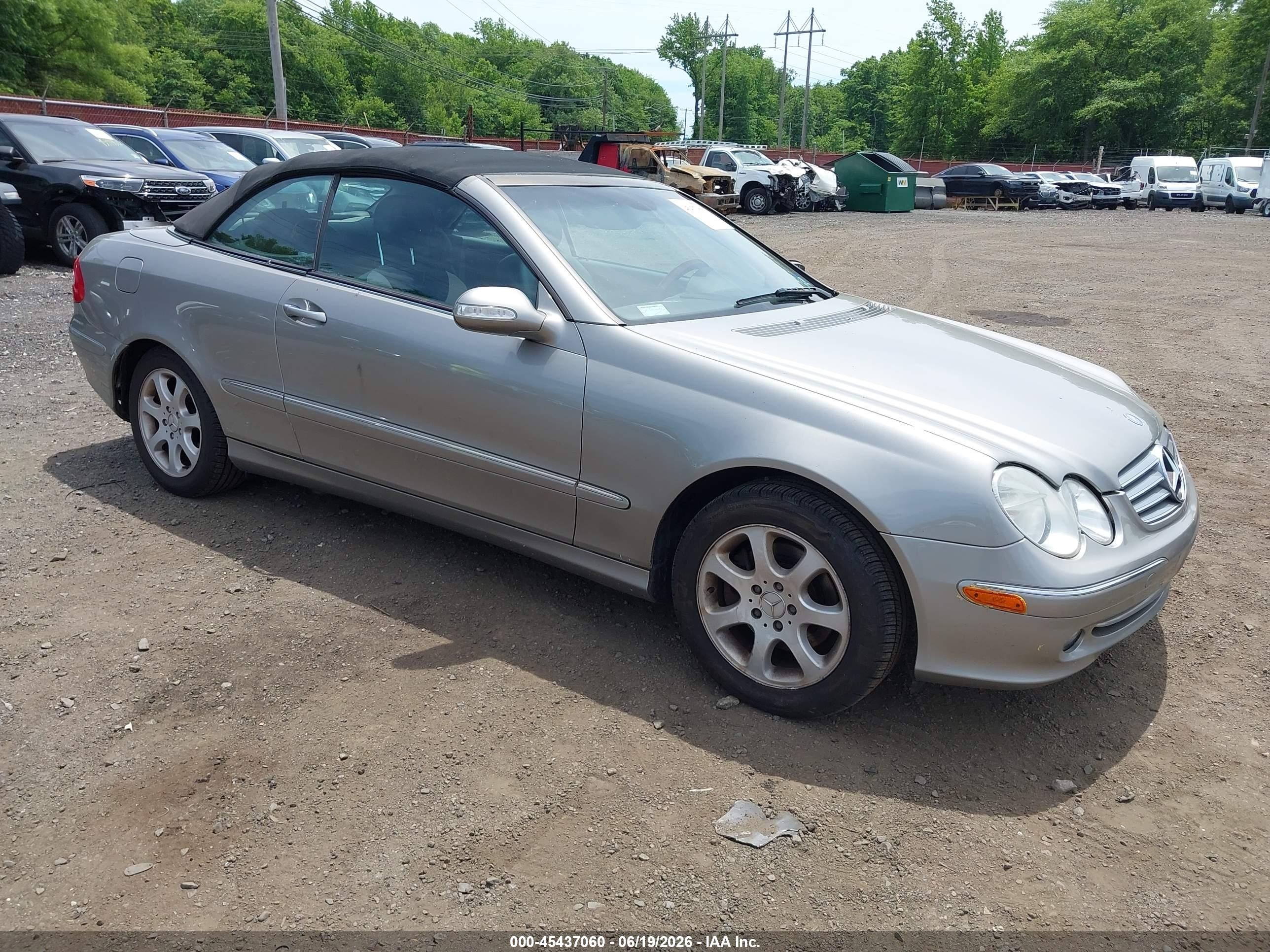 2004 Mercedes-Benz CLK 320, VIN WDBTK65G64T021566 — Side