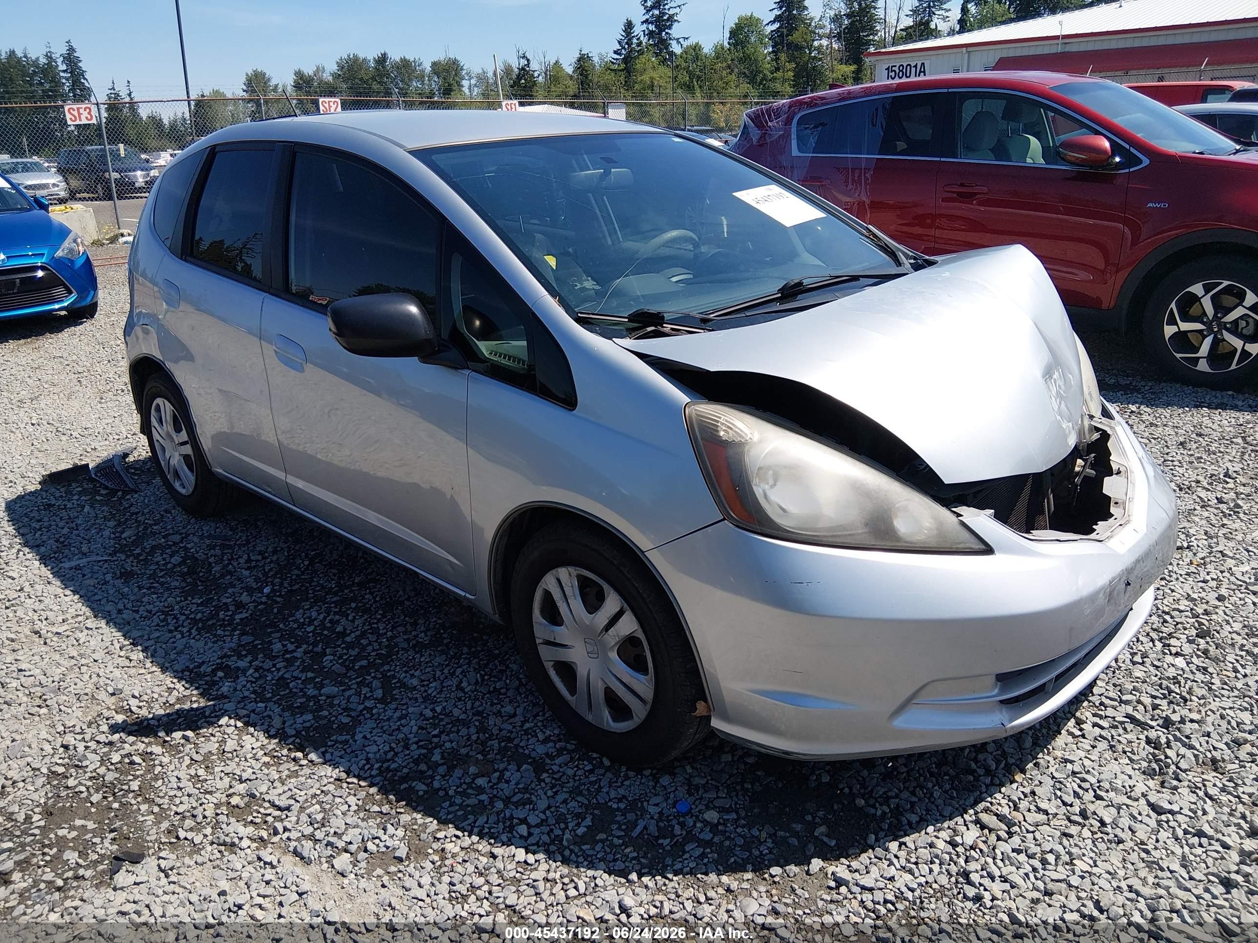 2011 Honda Fit, VIN JHMGE8H39BC015125 — Перед