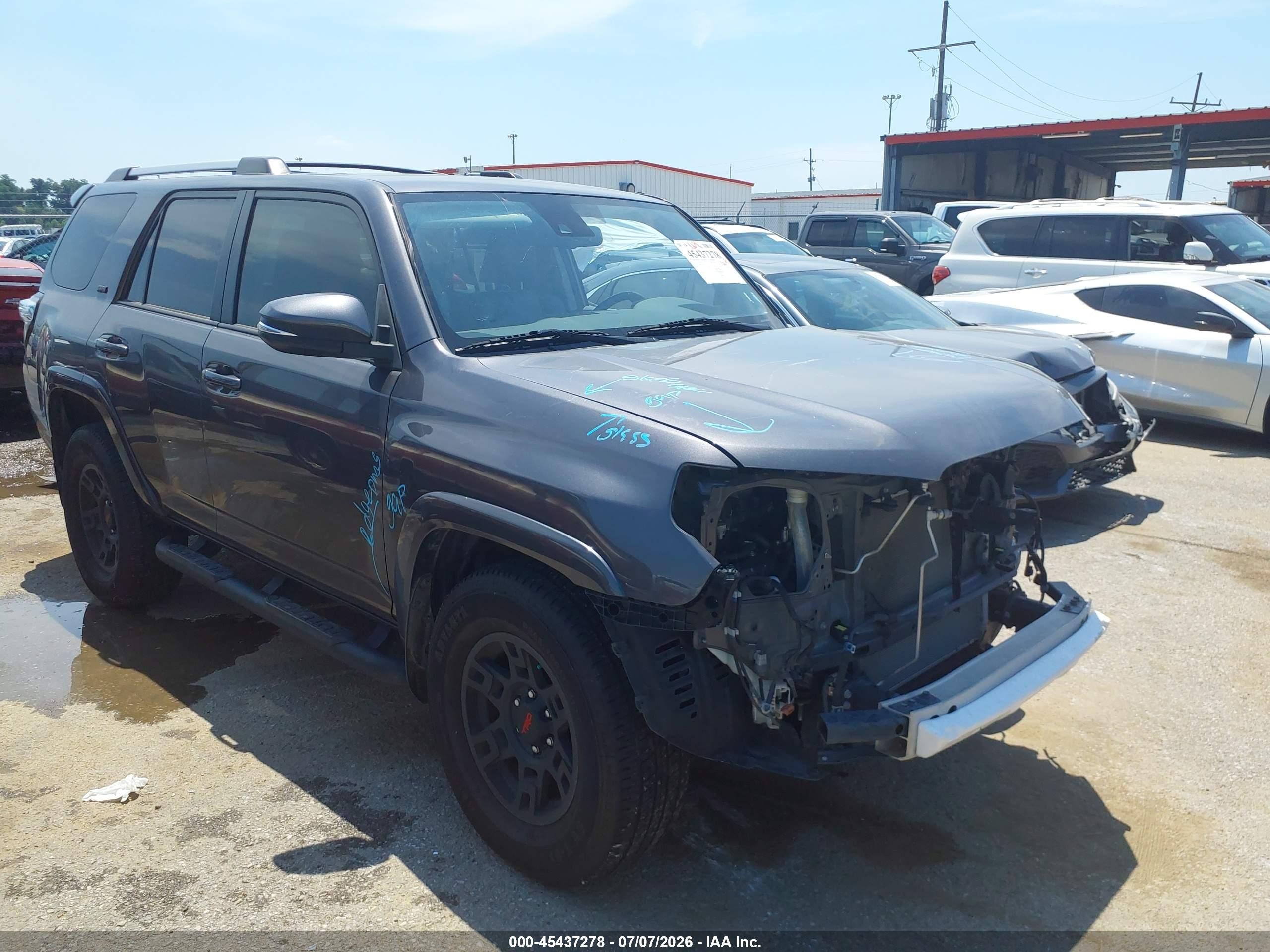 2023 Toyota 4Runner SR5 Premium, VIN JTEFU5JR2P5302214 — Front end