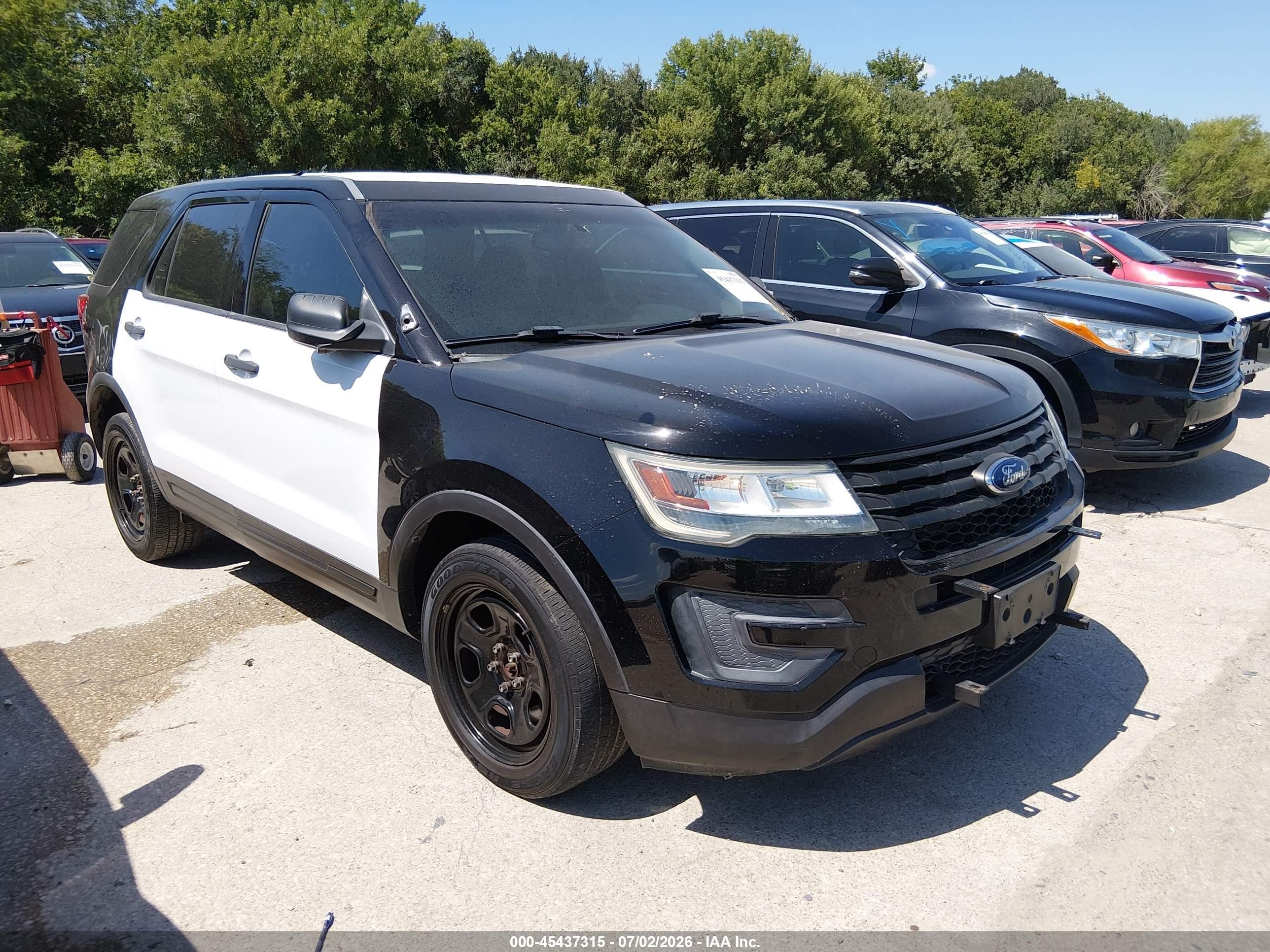 2016 Ford Police Interceptor Utility, VIN 1FM5K8AR9GGD16456 — Перед