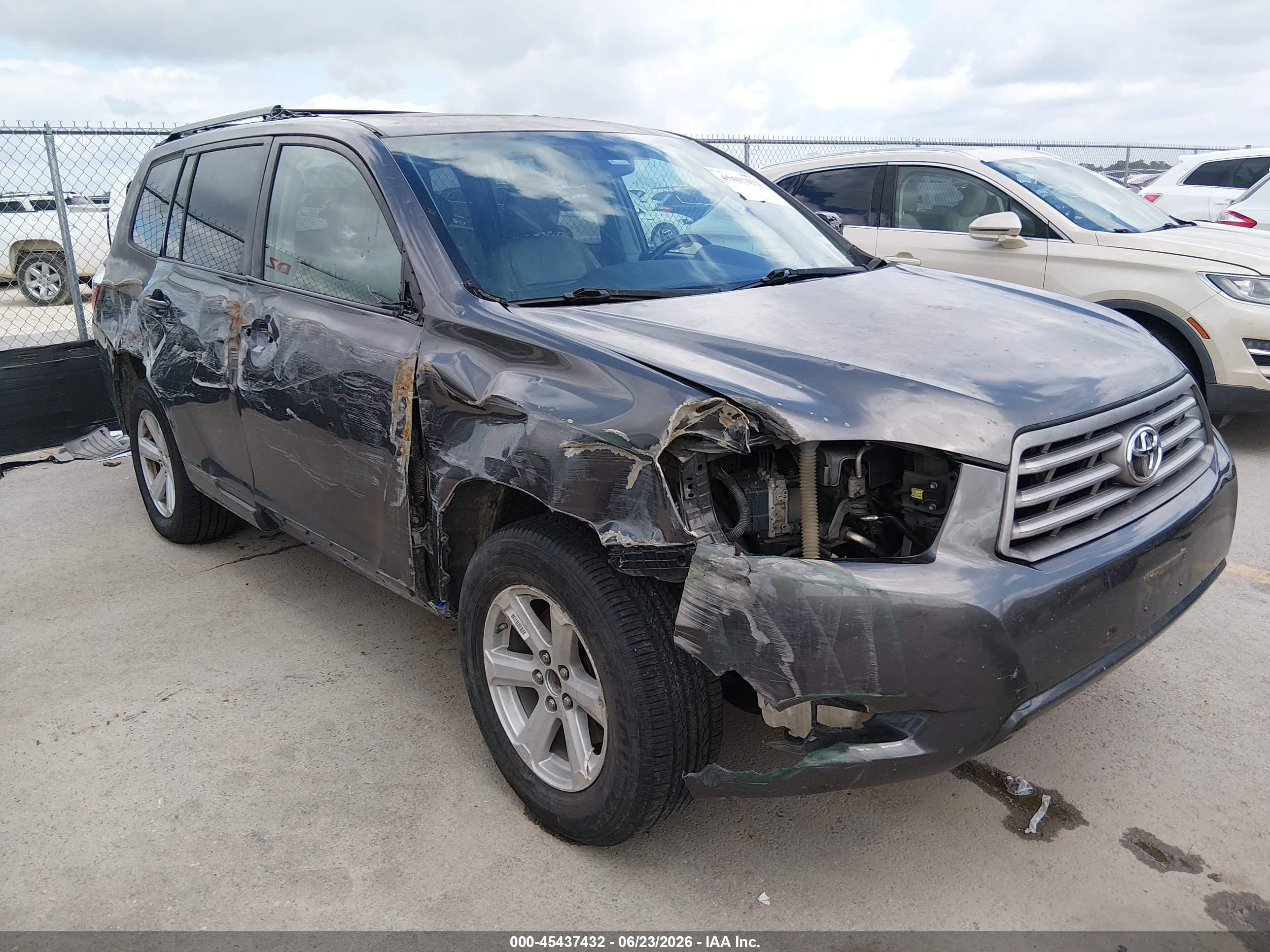 2010 Toyota Highlander SE, VIN 5TDJK3EH9AS025346 — Side