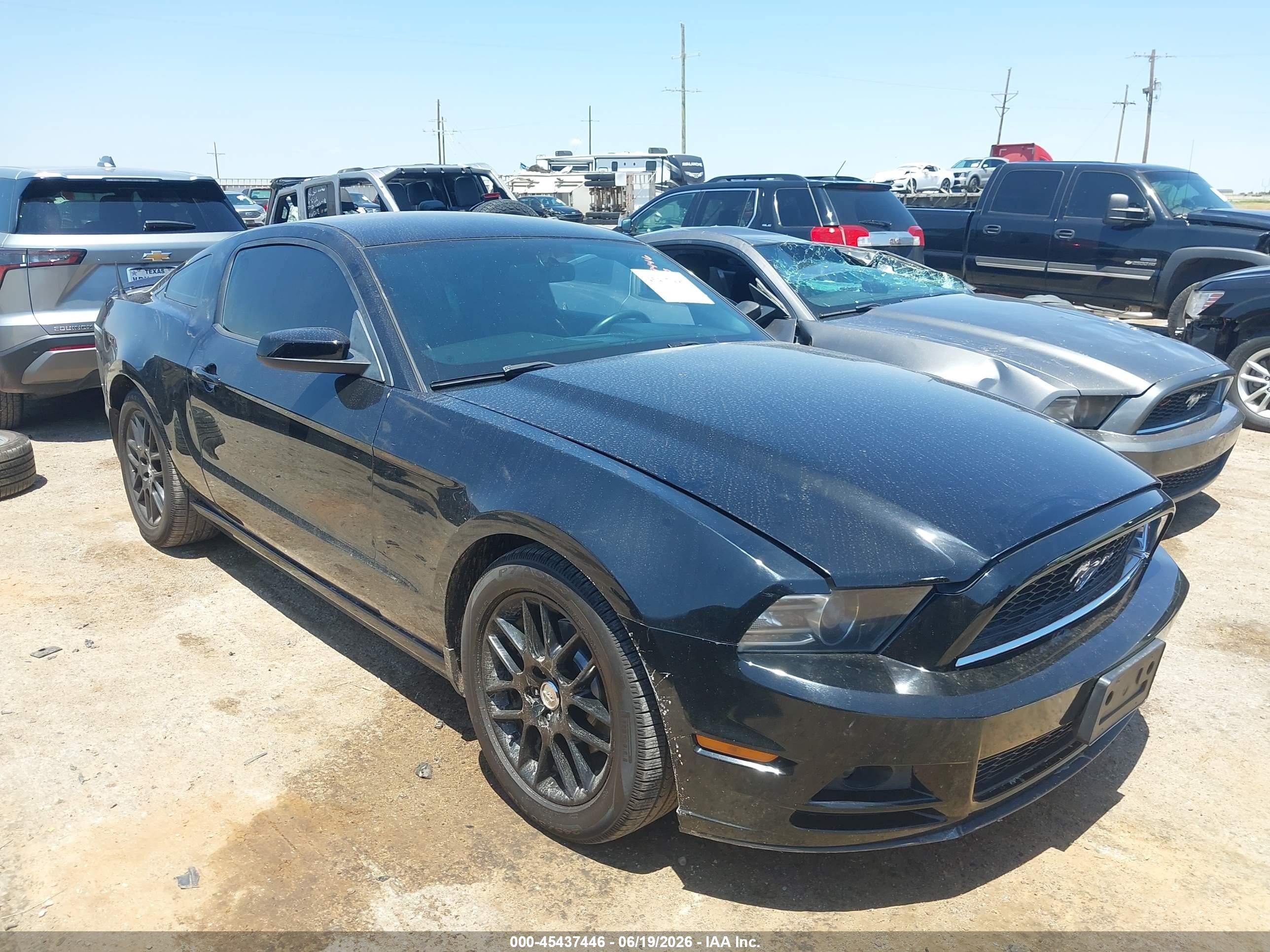 2014 Ford Mustang V6, VIN 1ZVBP8AM0E5266274 — Side
