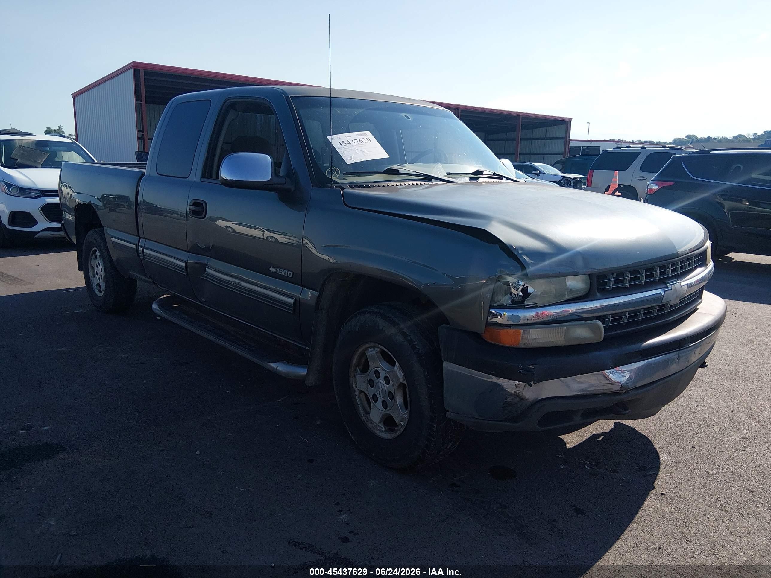 2000 Chevrolet Silverado 1500 LS, VIN 1GCEK19T8YE317090 — Бок
