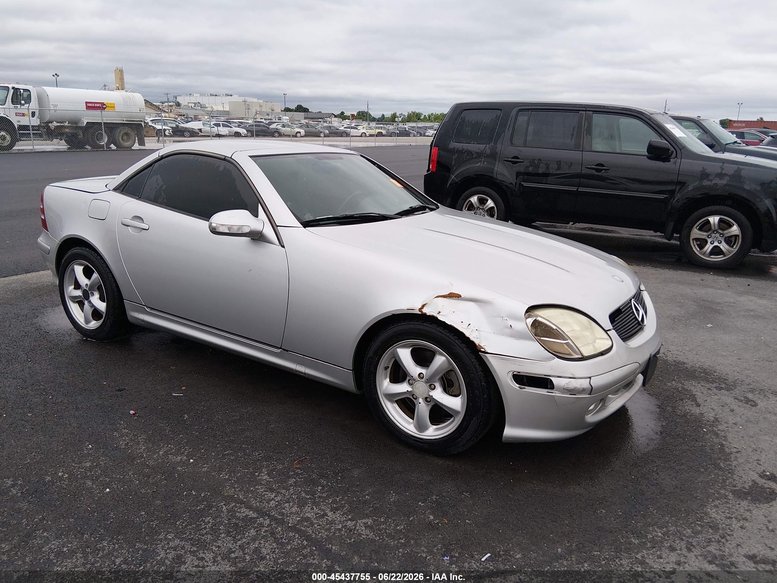 2003 Mercedes-Benz SLK 320, VIN WDBKK65F93F282979 — Front end