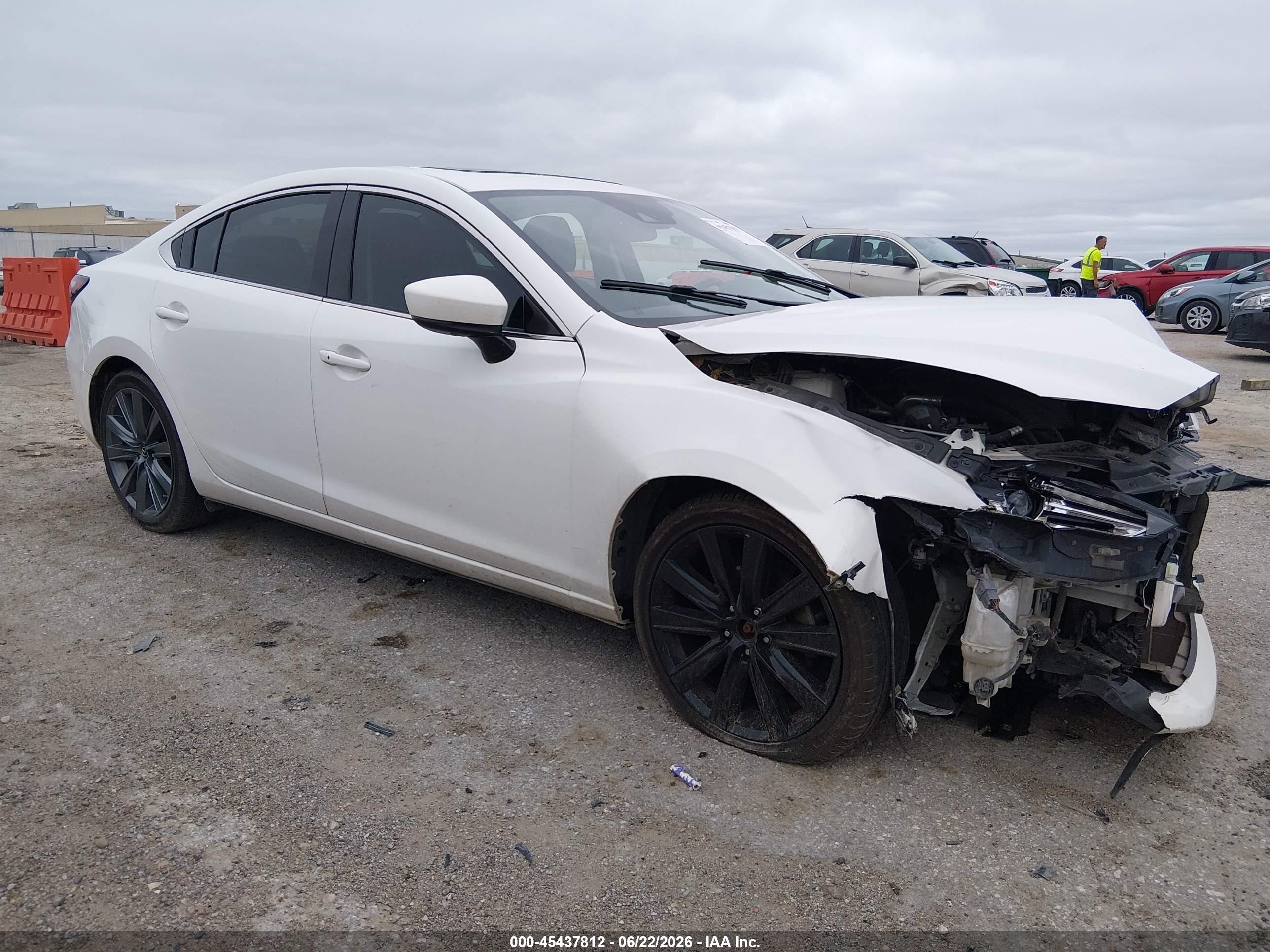 2019 Mazda 6 Touring, VIN JM1GL1VM1K1508711 — Перед