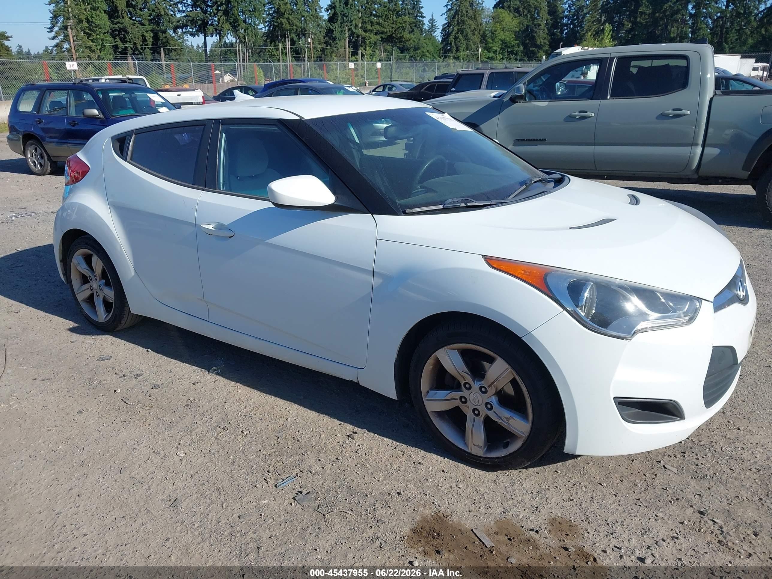 2012 Hyundai Veloster w/Black Int, VIN KMHTC6AD5CU029737 — Зад