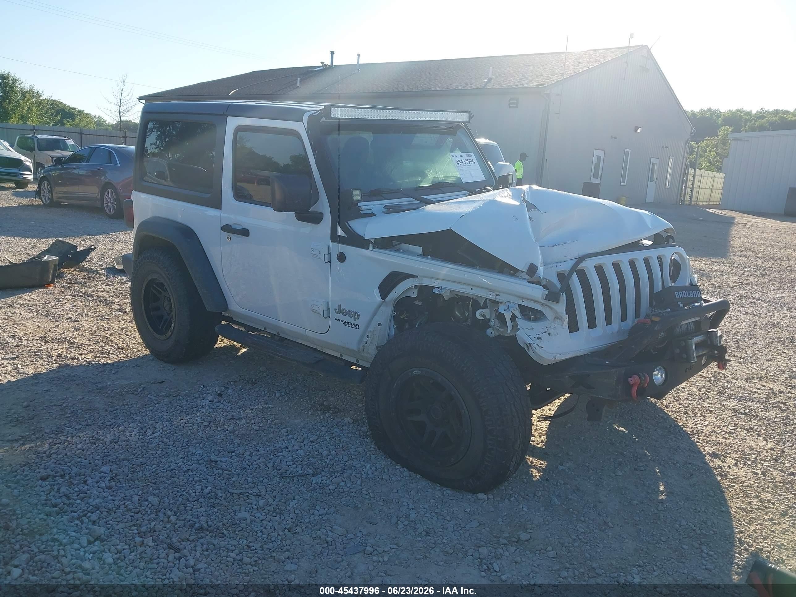 2020 Jeep Wrangler Willys, VIN 1C4GJXAG0LW275384 — Front end