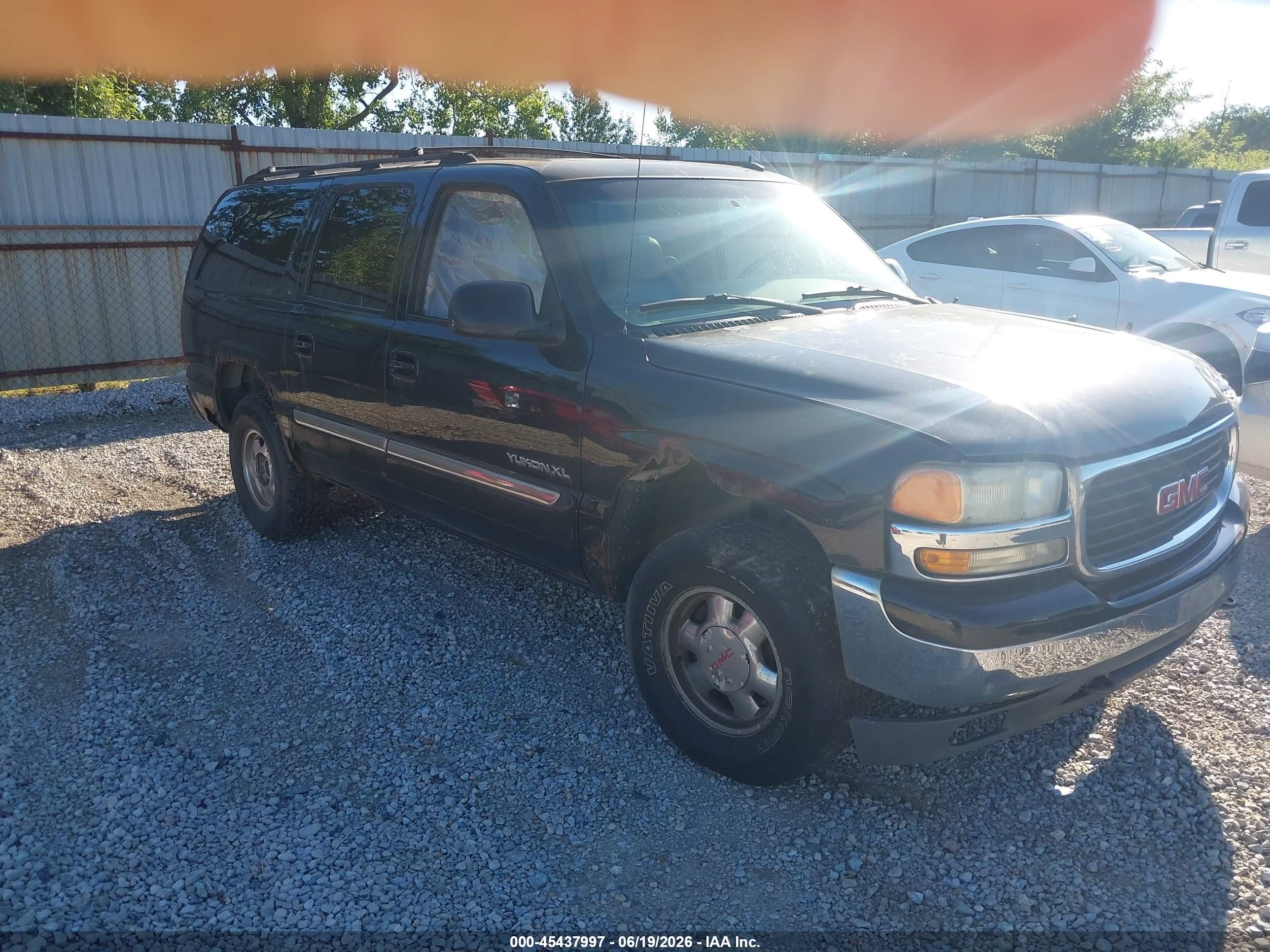 2002 GMC Yukon XL SLT, VIN 3GKFK16Z02G343328 — Normal wear