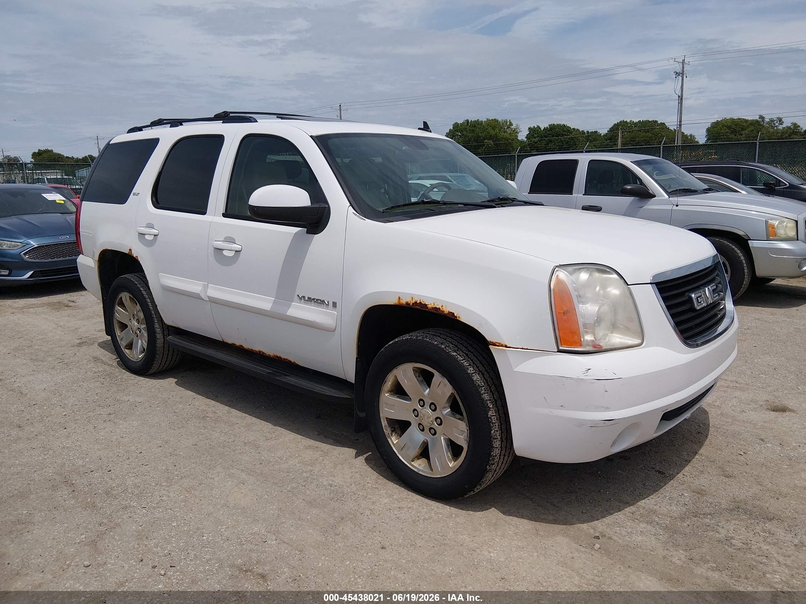 2008 GMC Yukon SLT 4SB, VIN 1GKFK13088J181204 — Normal wear