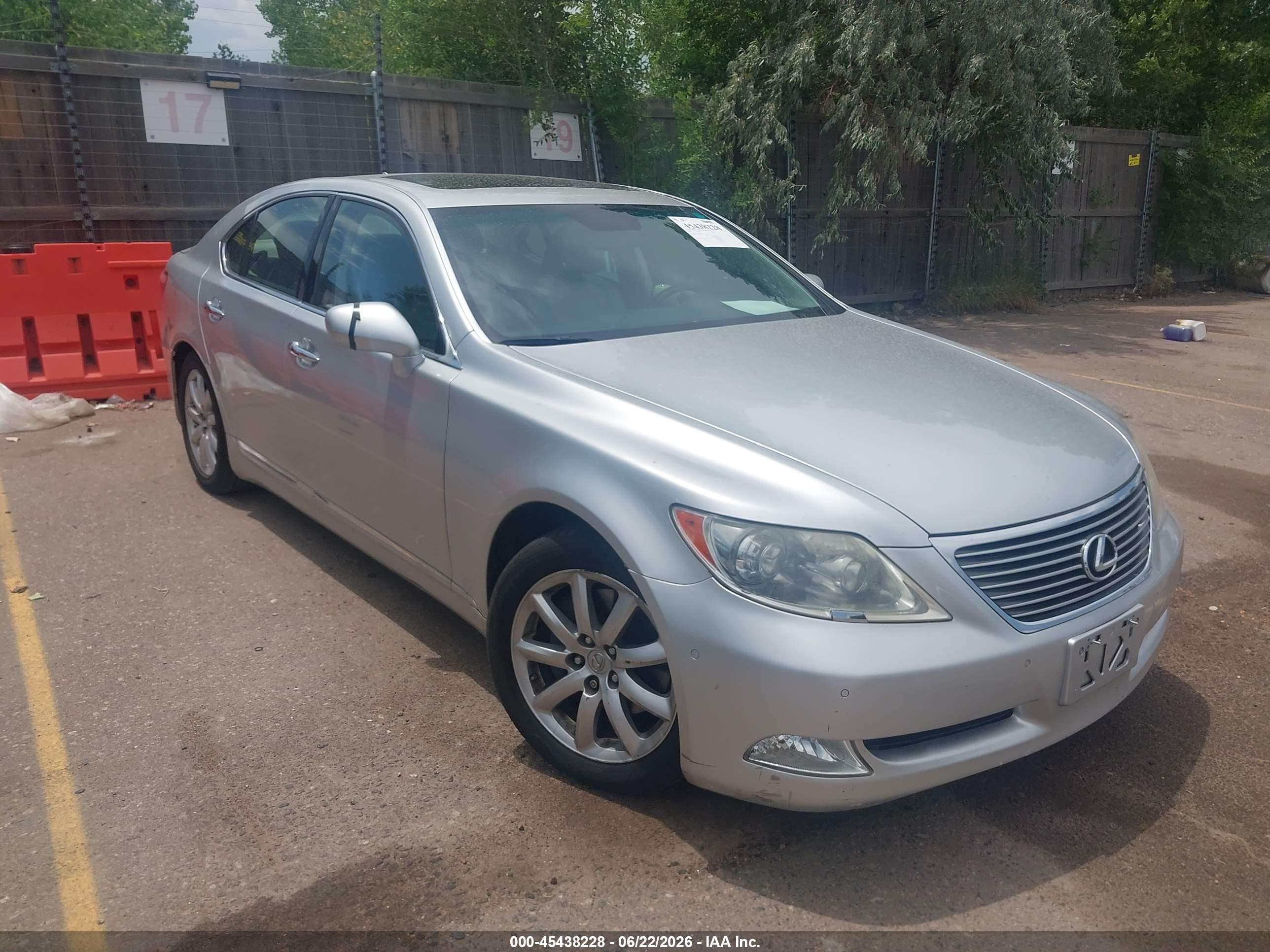 2009 Lexus LS 460, VIN JTHBL46F795086344 — Normal wear