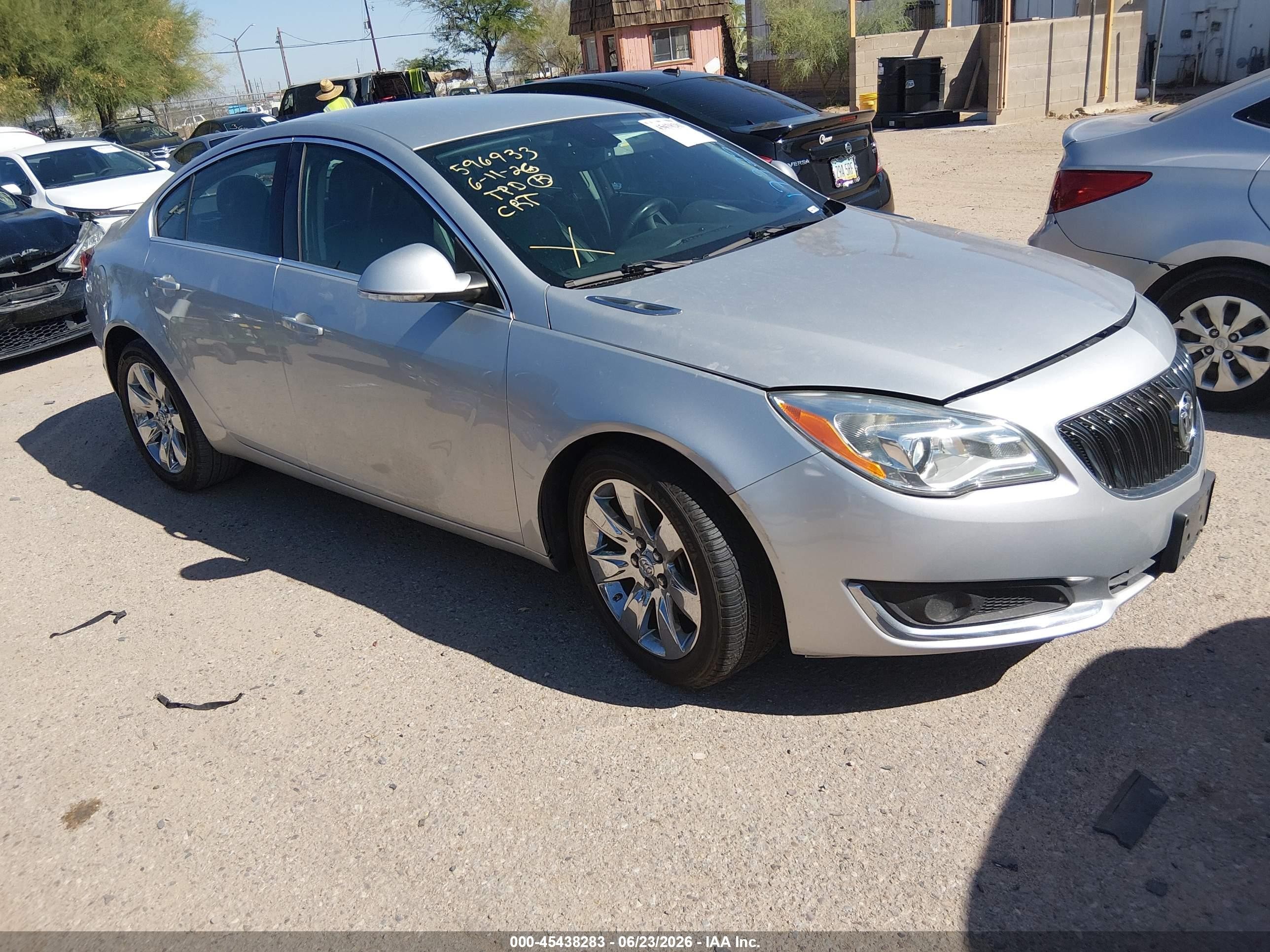 2016 Buick Regal, VIN 2G4GK5EX2G9177253 — Front end