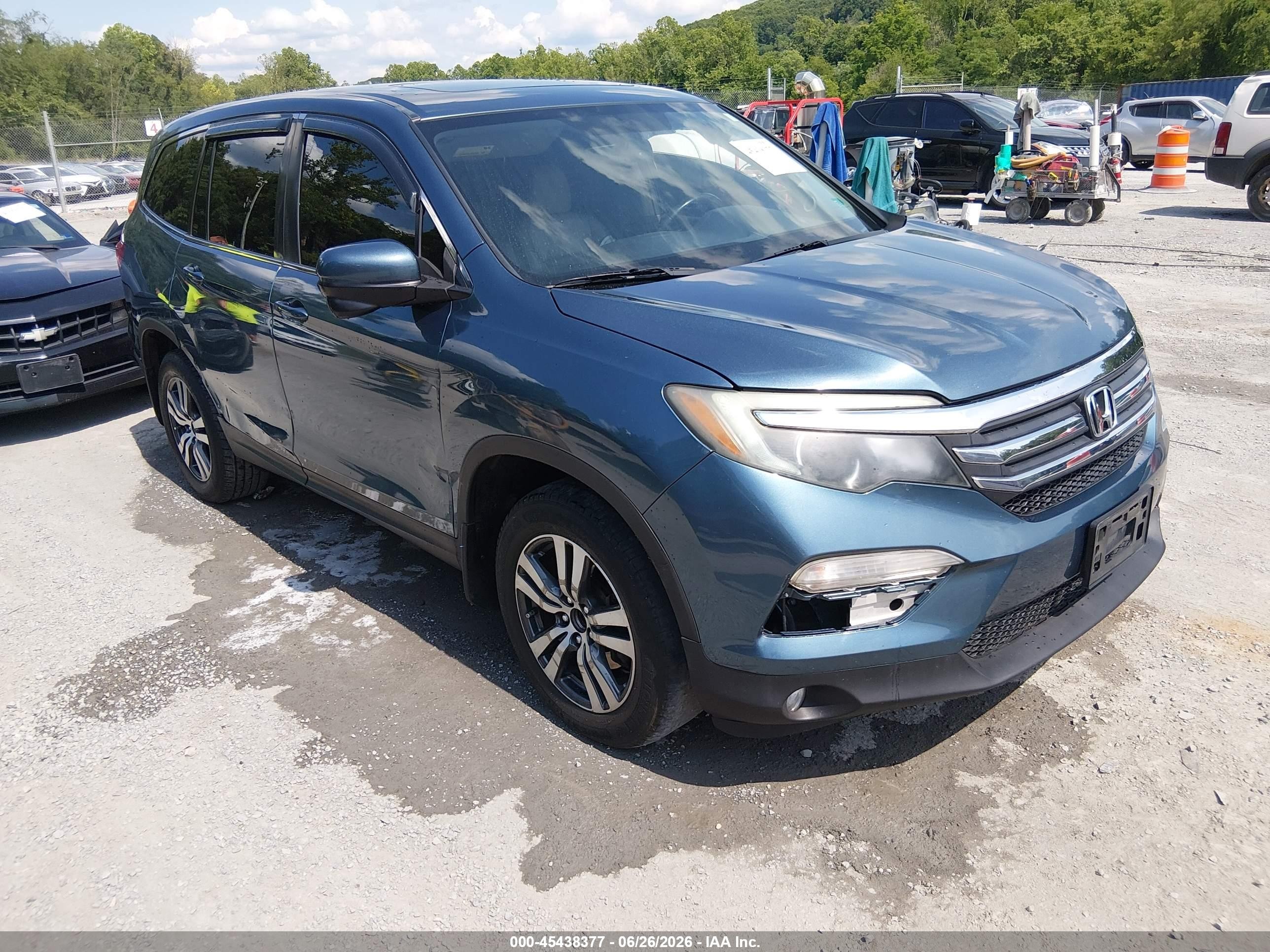 2018 Honda Pilot EX-L, VIN 5FNYF6H55JB035415 — Side