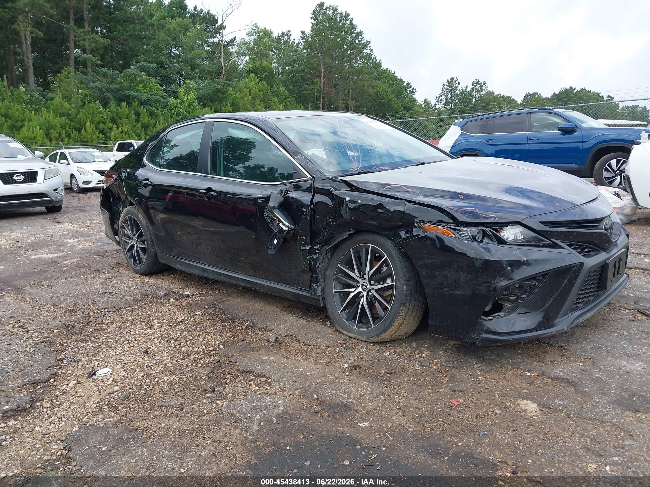 2022 Toyota Camry SE, VIN 4T1G11AK9NU713931 — Перед