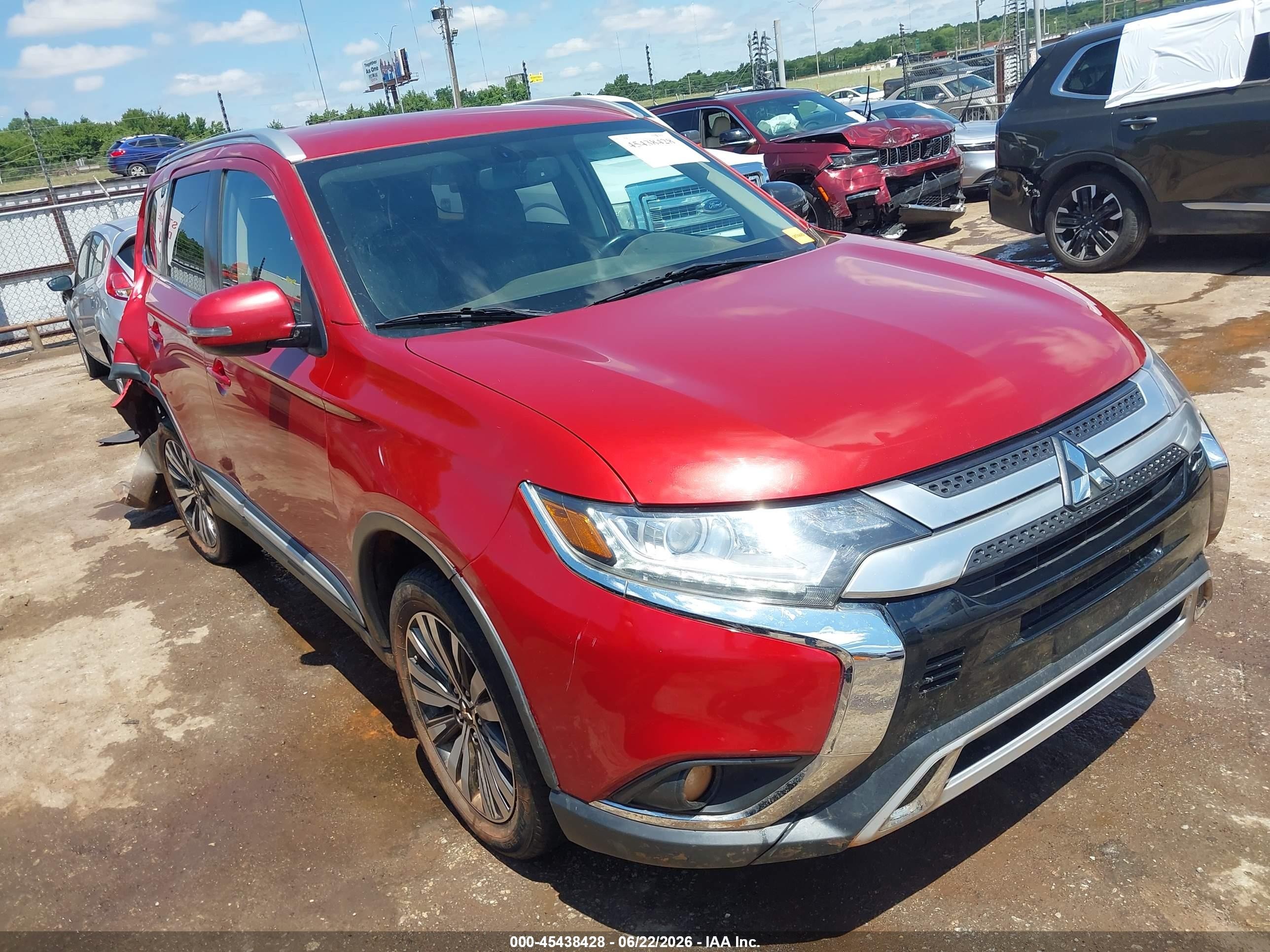 2019 Mitsubishi Outlander ES, VIN JA4AZ3A30KZ021069 — Rear end