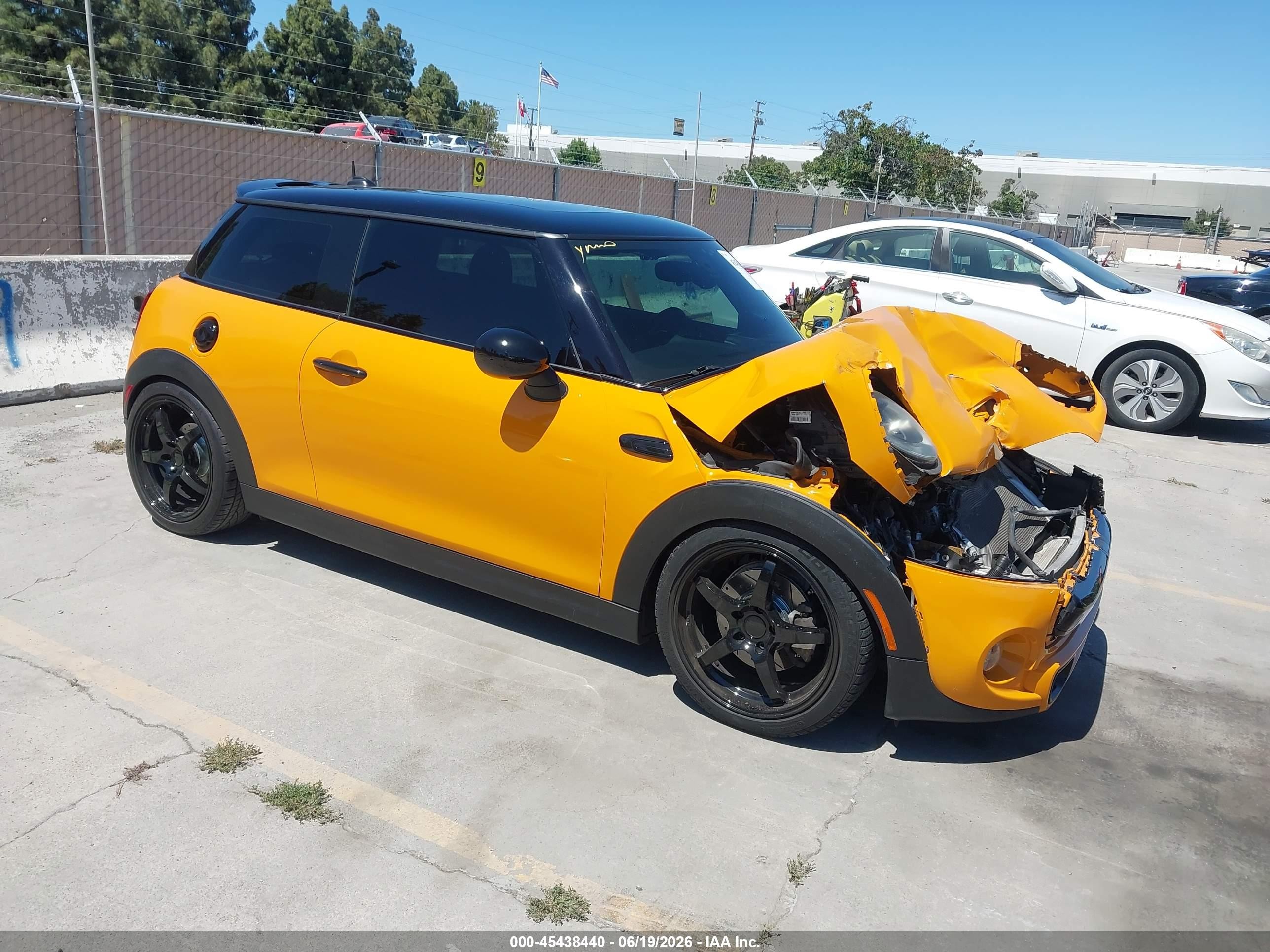 2014 MINI Hardtop S, VIN WMWXM7C57ET987248 — Front end