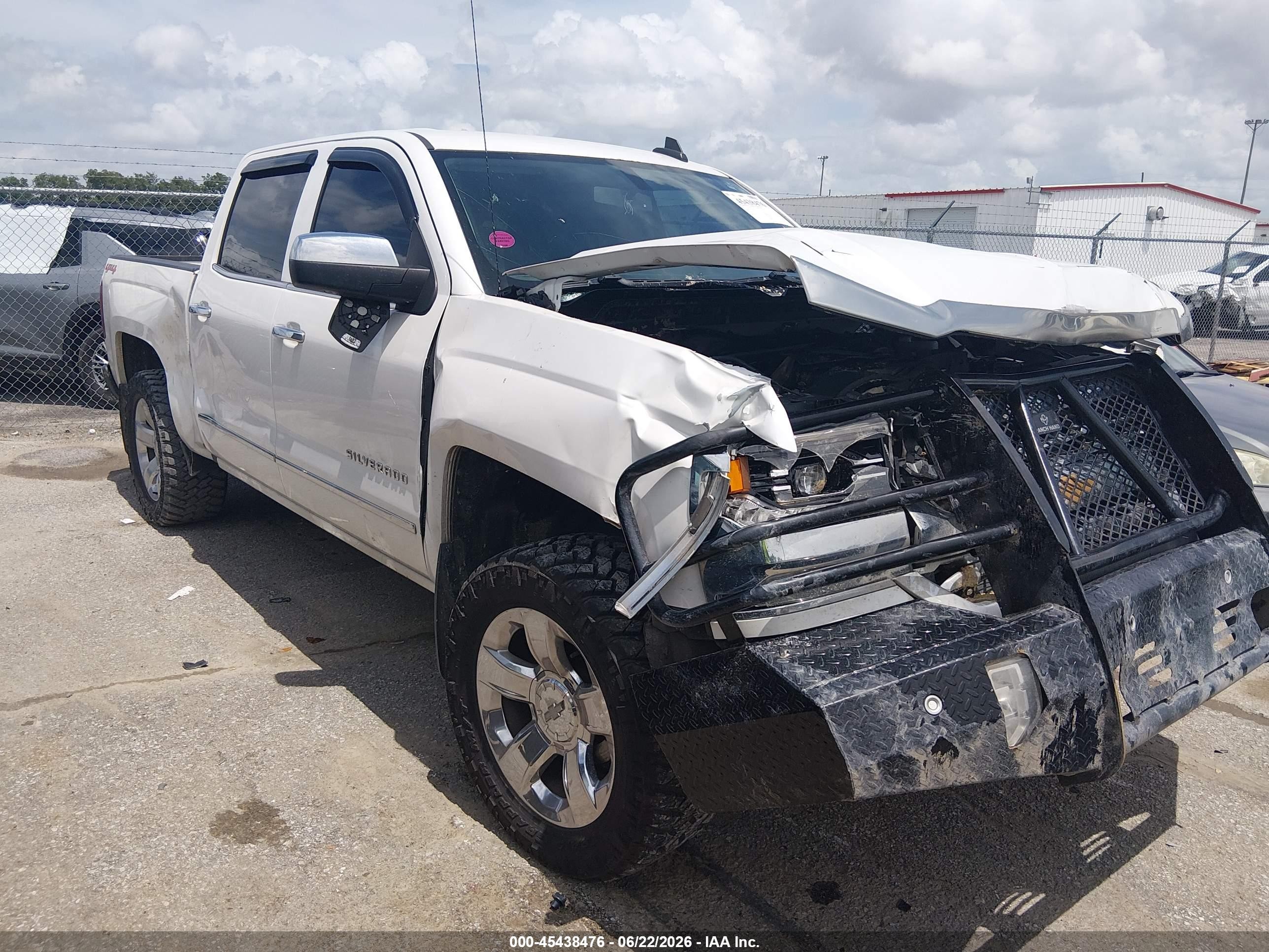 2018 Chevrolet Silverado 1500 LTZ, VIN 3GCUKSEJ3JG195484 — Front end