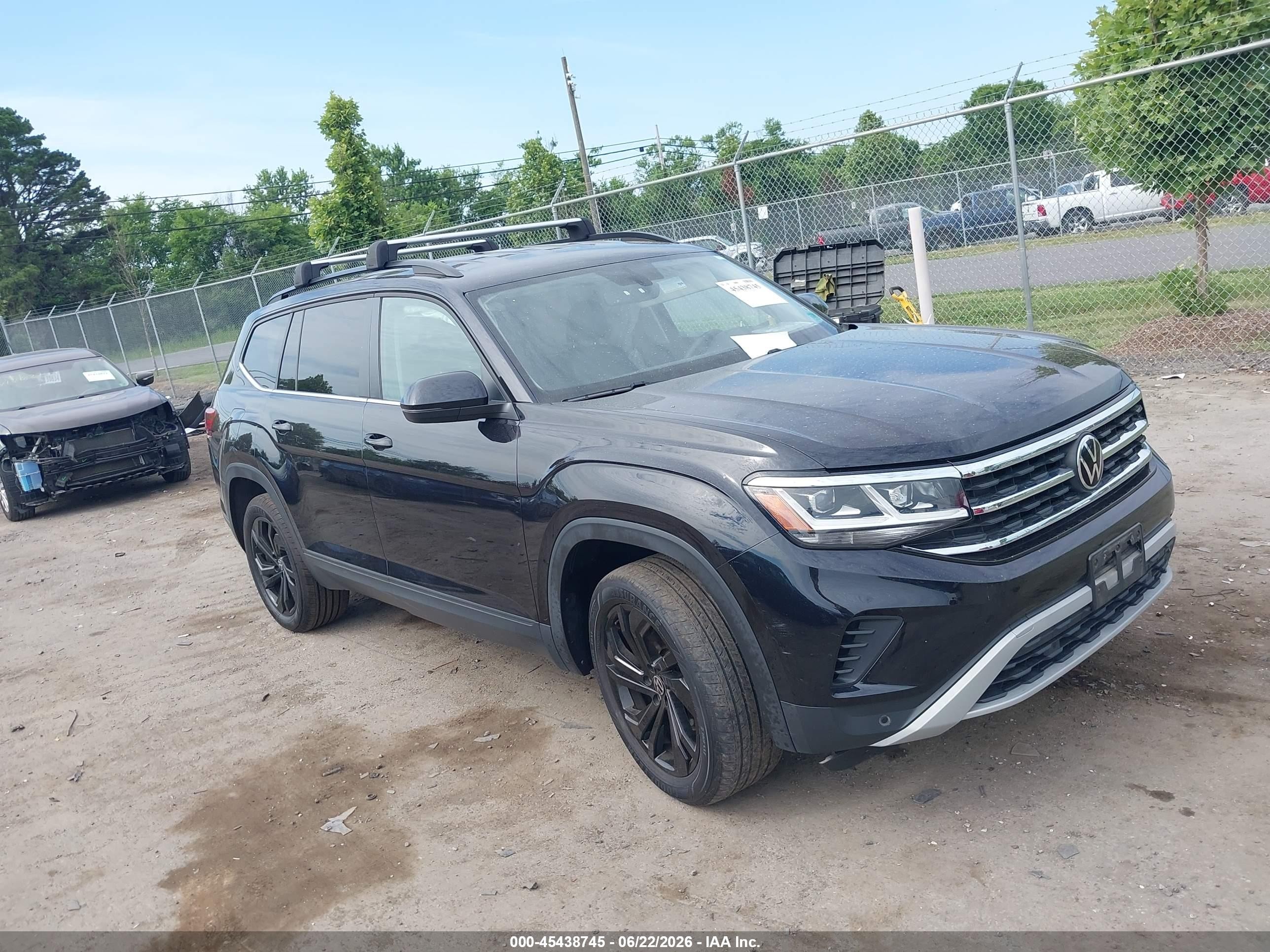 2023 Volkswagen Atlas SE, VIN 1V2HR2CA9PC536574 — Бок