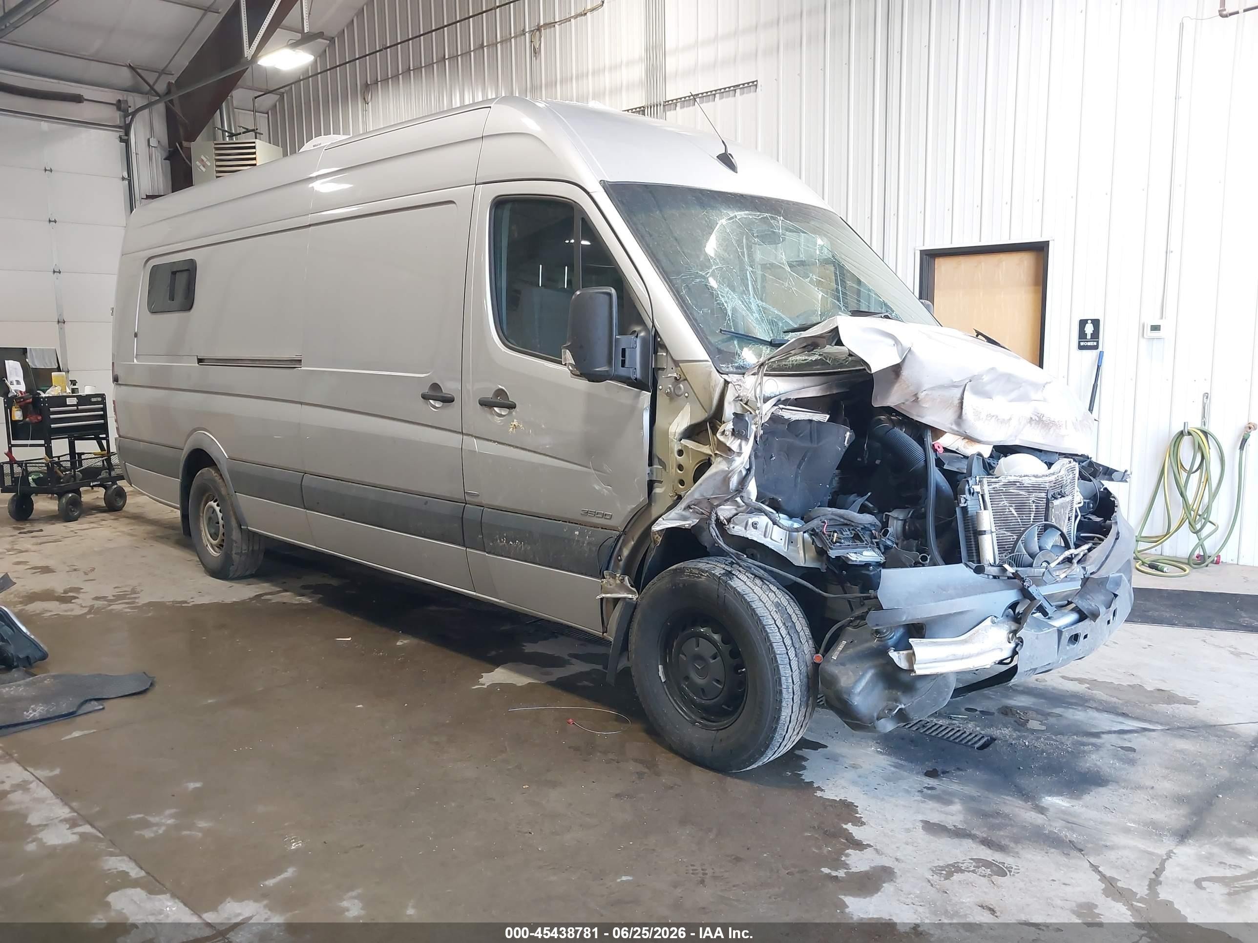 2016 Mercedes-Benz Sprinter Cargo, VIN WD3PE8DD9GP307108 — Front end