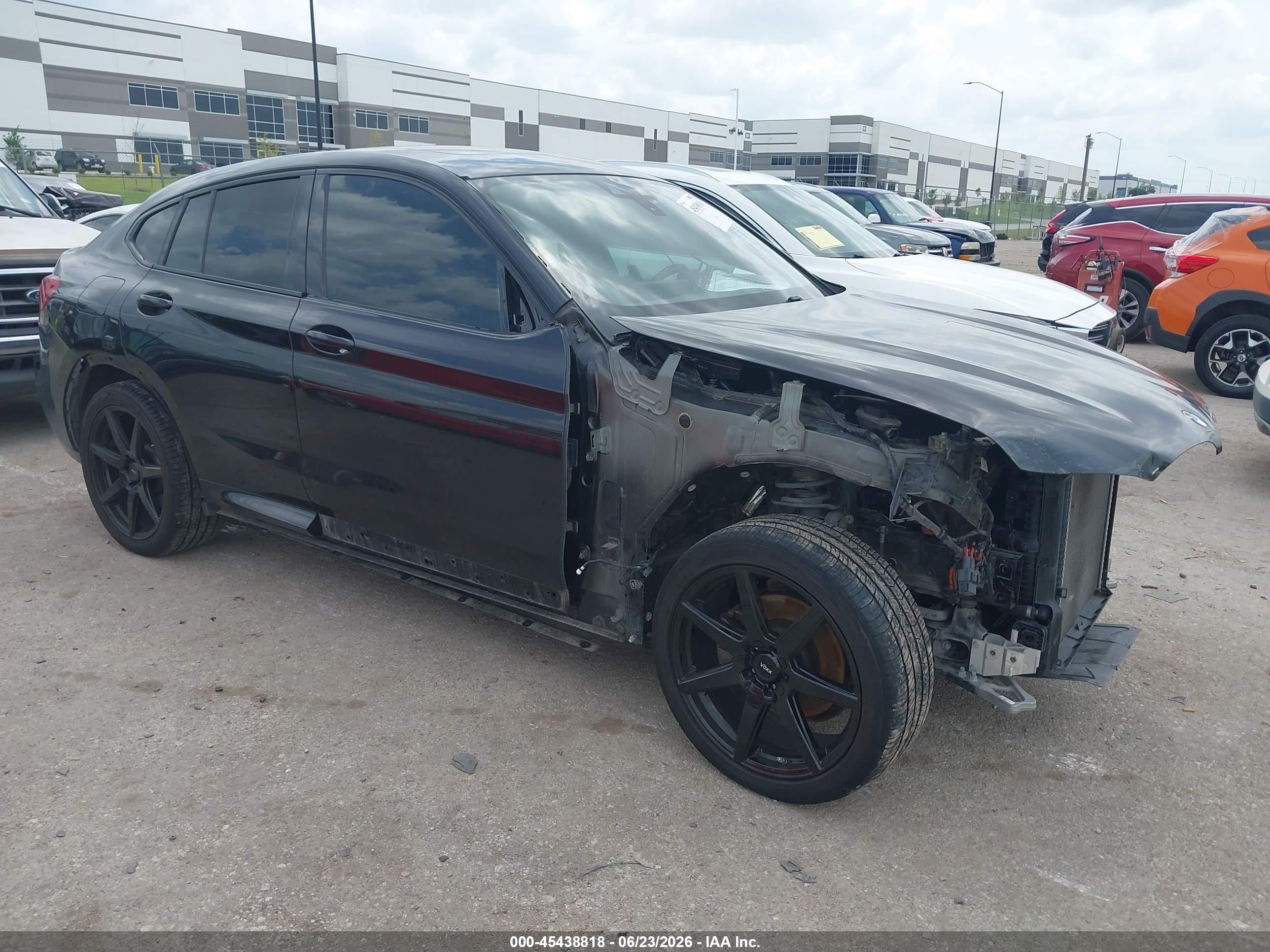 2019 BMW X4 xDrive30i, VIN 5UXUJ3C58KLG53301 — Перед