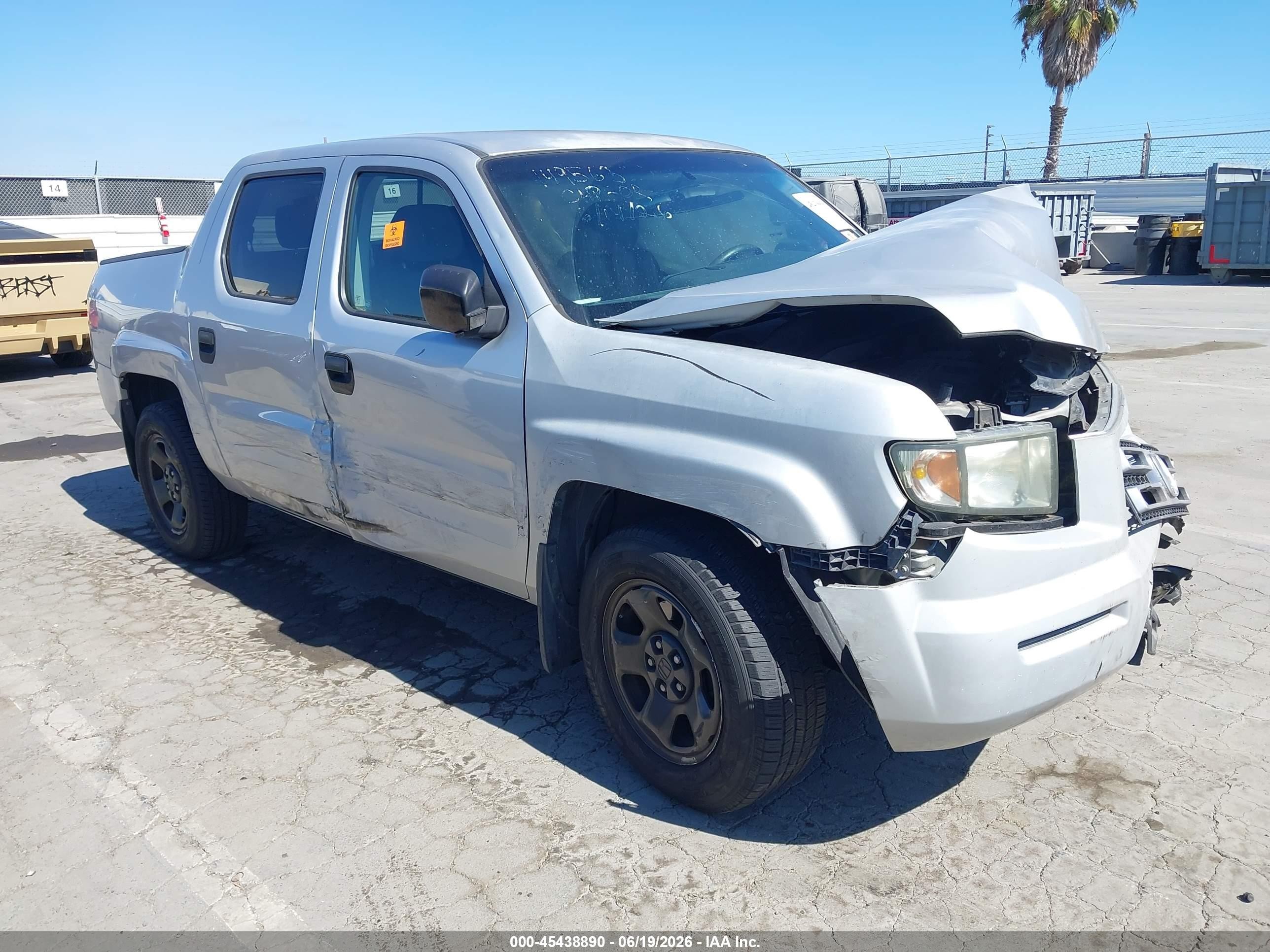 2007 Honda Ridgeline RT, VIN 2HJYK16257H513550 — Front end