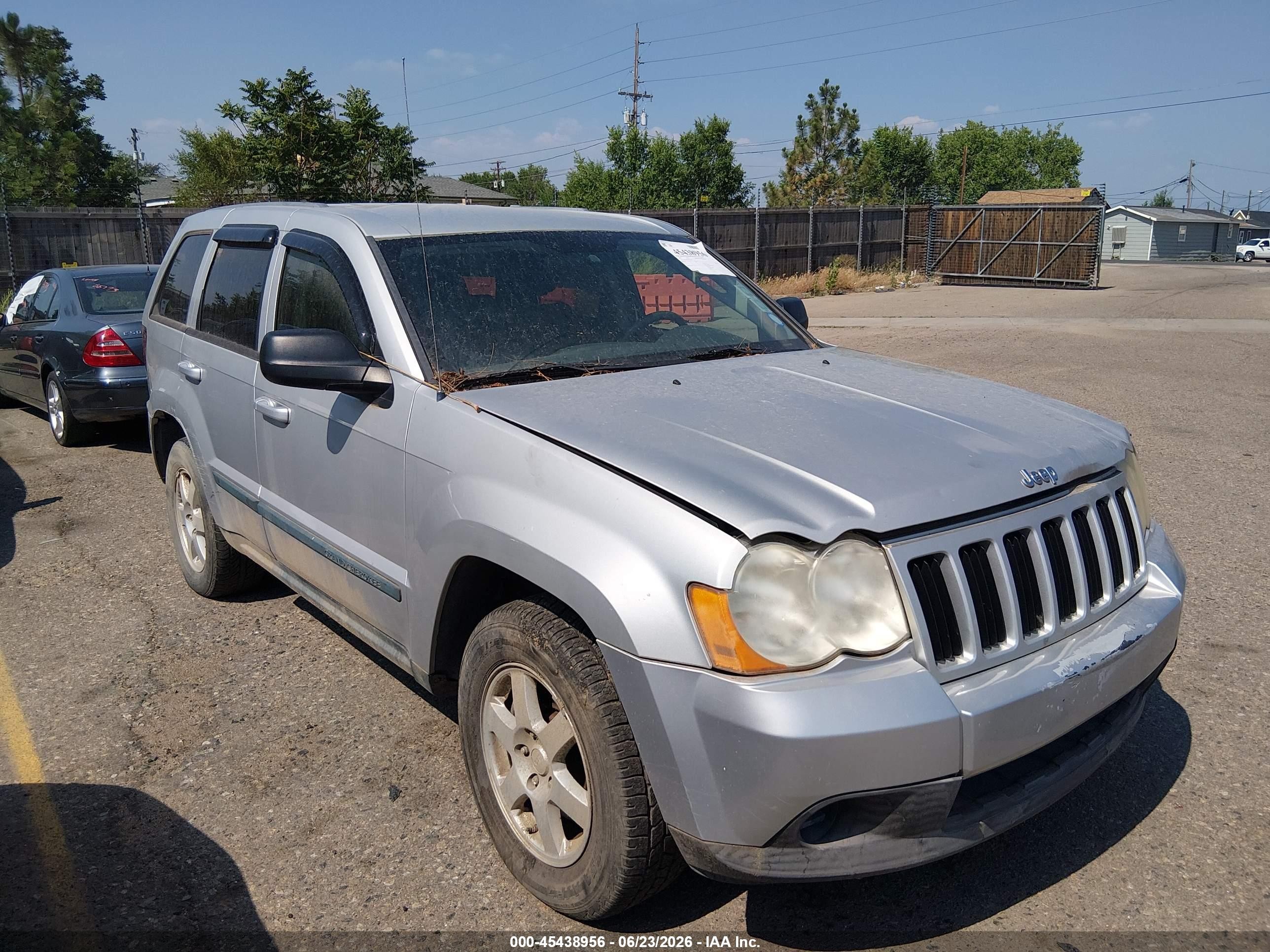 2008 Jeep Grand Cherokee Laredo, VIN 1J8GS48KX8C180192 — Normal wear
