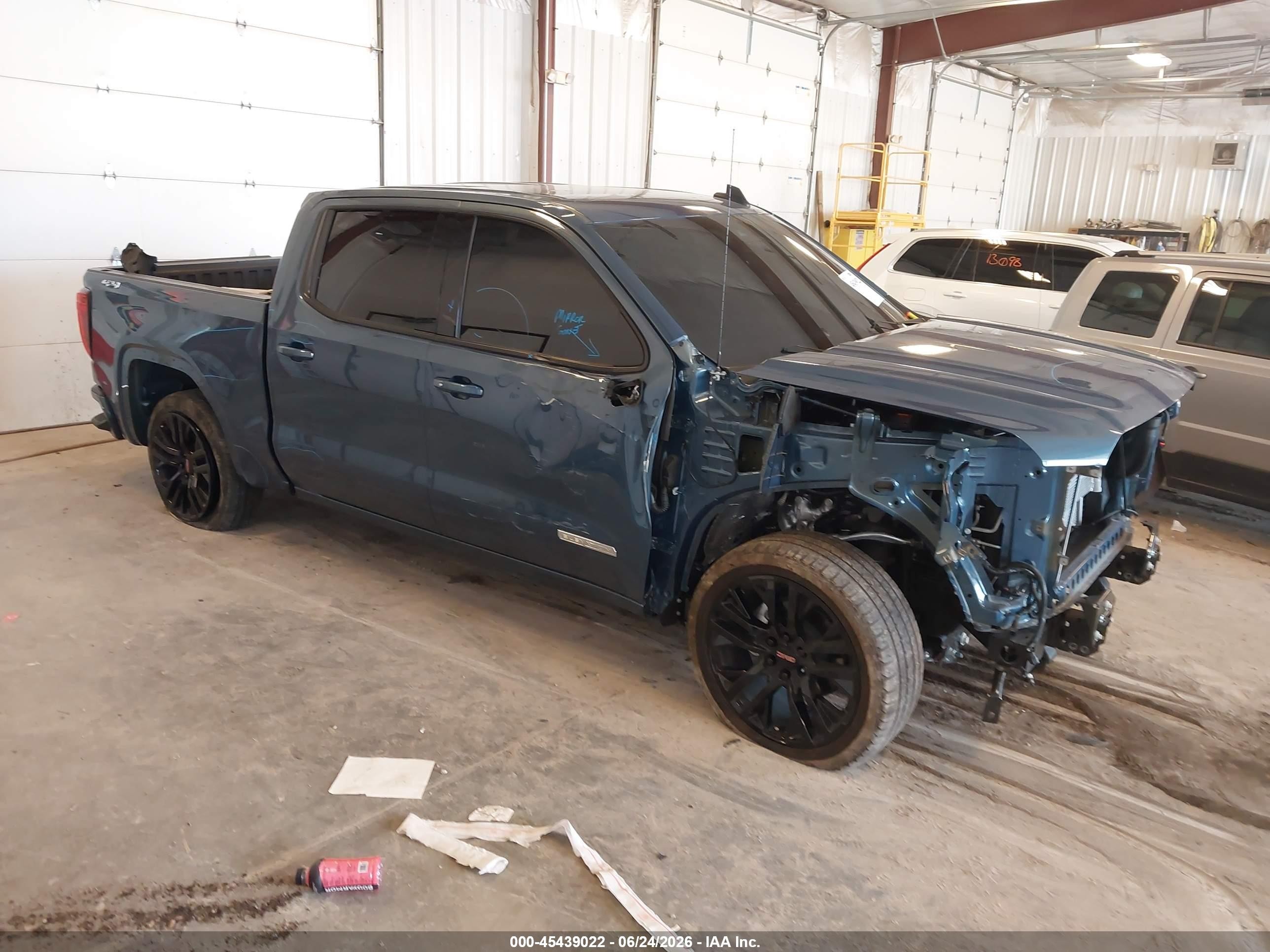 2026 GMC Sierra 1500 Elevation, VIN 1GTUUCED0TZ342440 — Перед