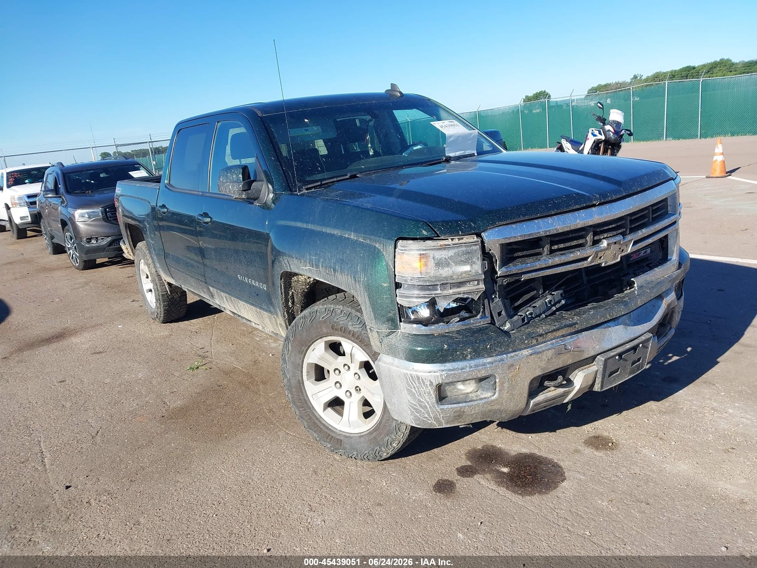 2015 Chevrolet Silverado 1500 LT, VIN 3GCUKREC5FG384610 — Front end
