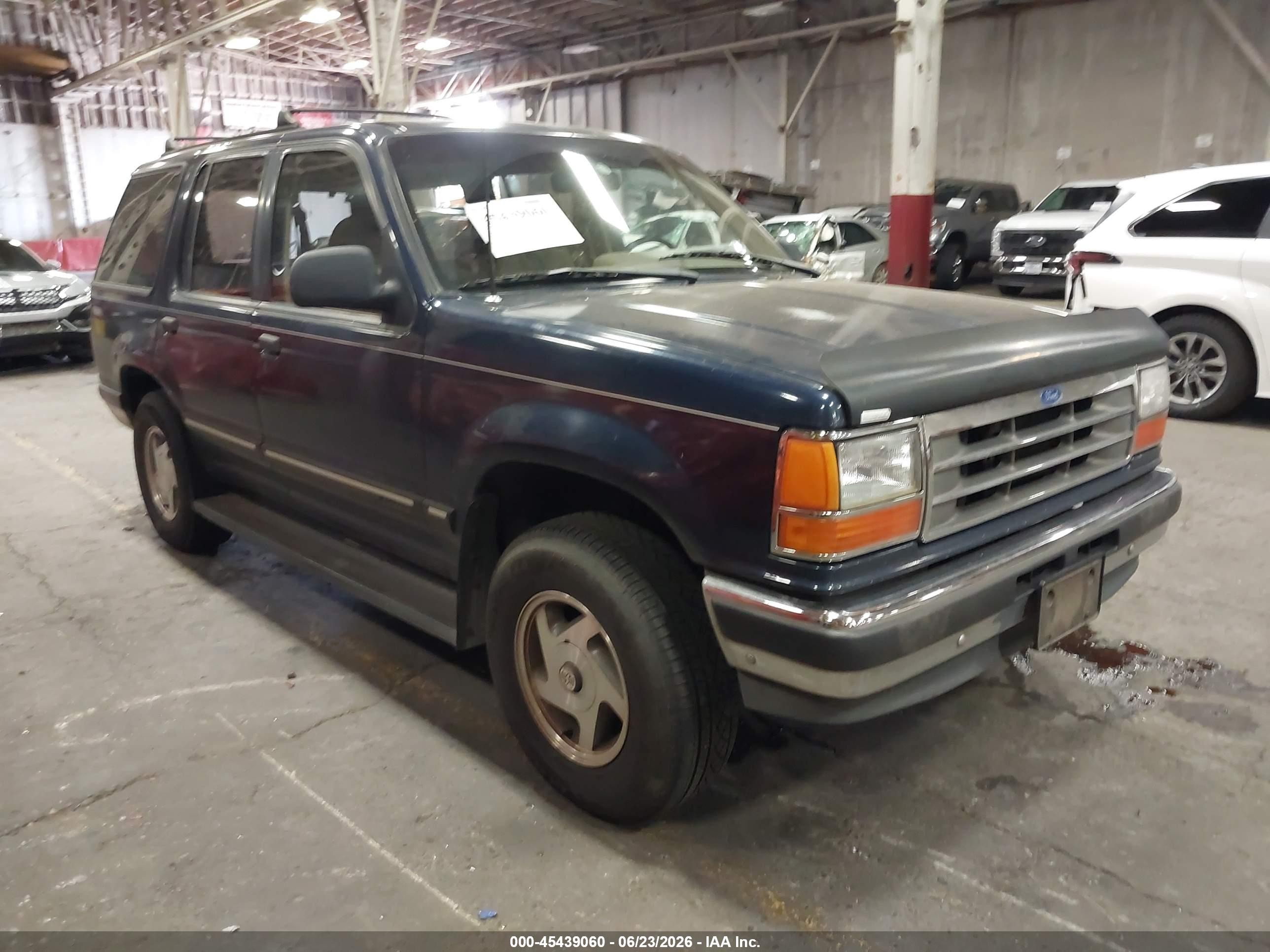 1992 Ford Explorer Eddie Bauer, VIN 1FMDU34X0NUD94805 — Normal wear