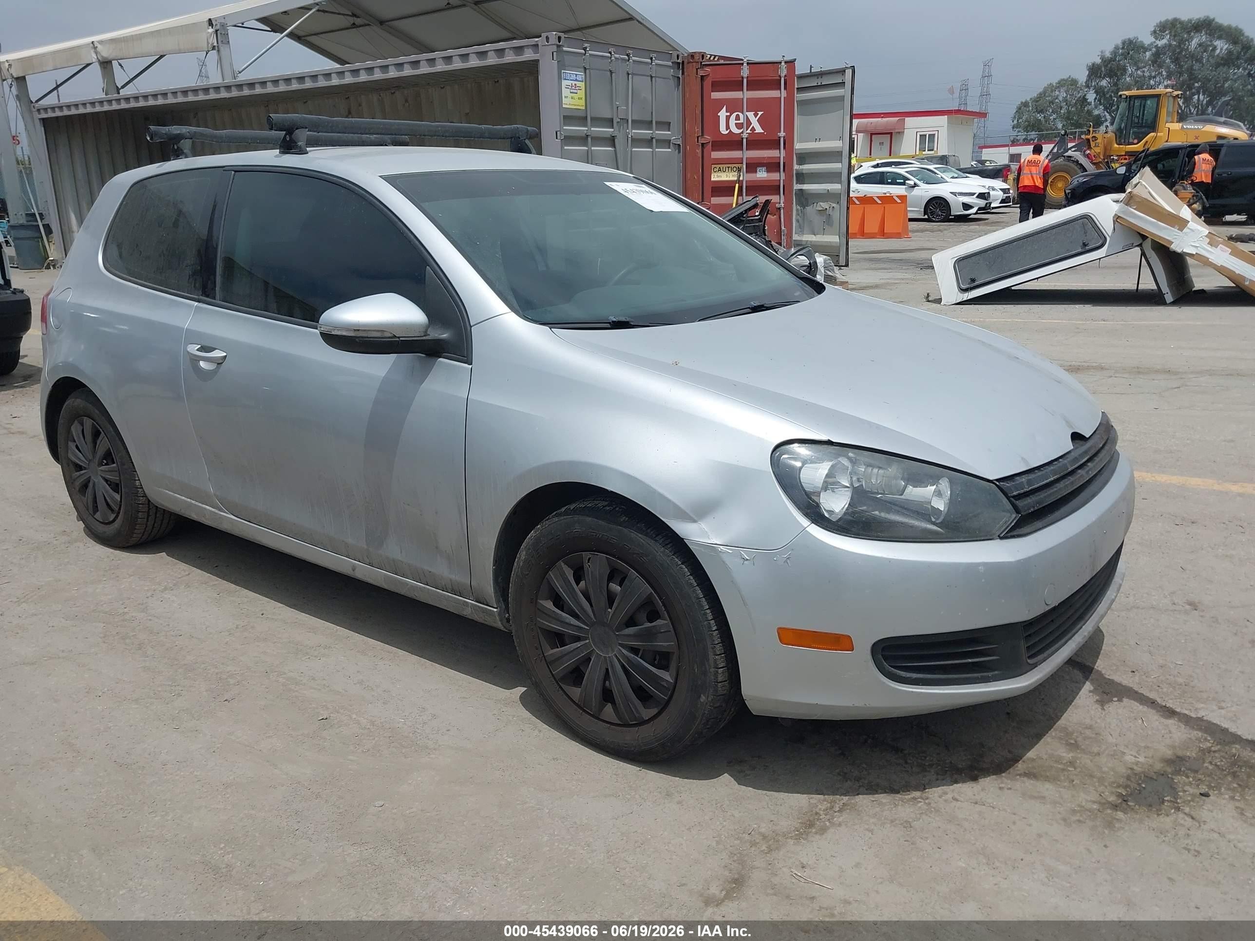 2010 Volkswagen Golf, VIN WVWAB7AJ0AW367428 — Бок