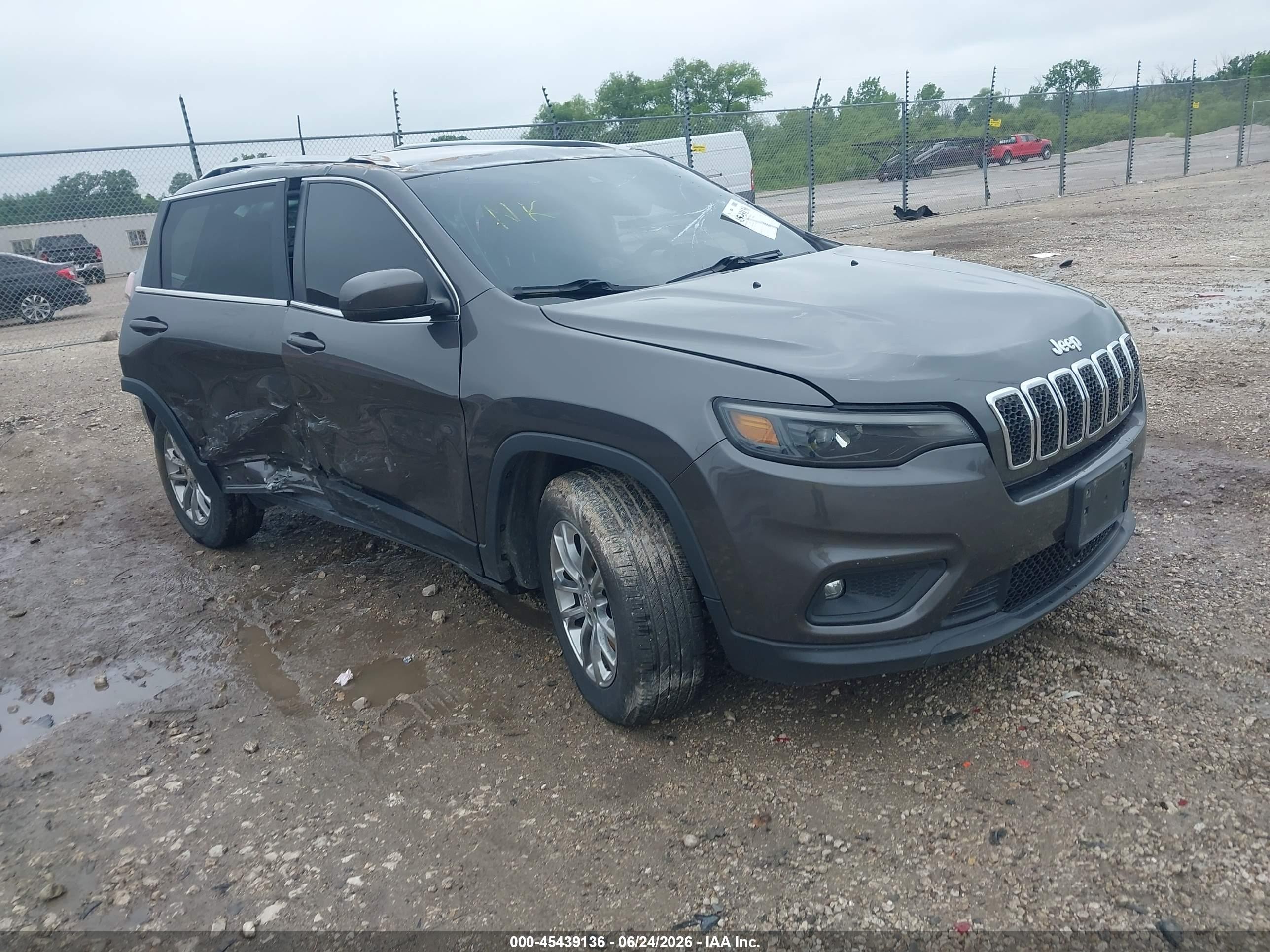 2021 Jeep Cherokee Latitude Lux, VIN 1C4PJMMXXMD148942 — Side