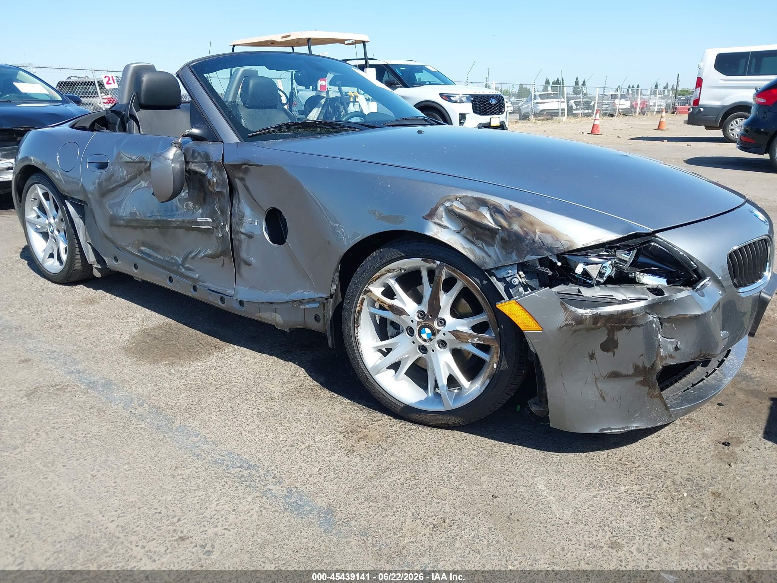 2008 BMW Z4 3.0i, VIN 4USBU33578LW75399 — Бок
