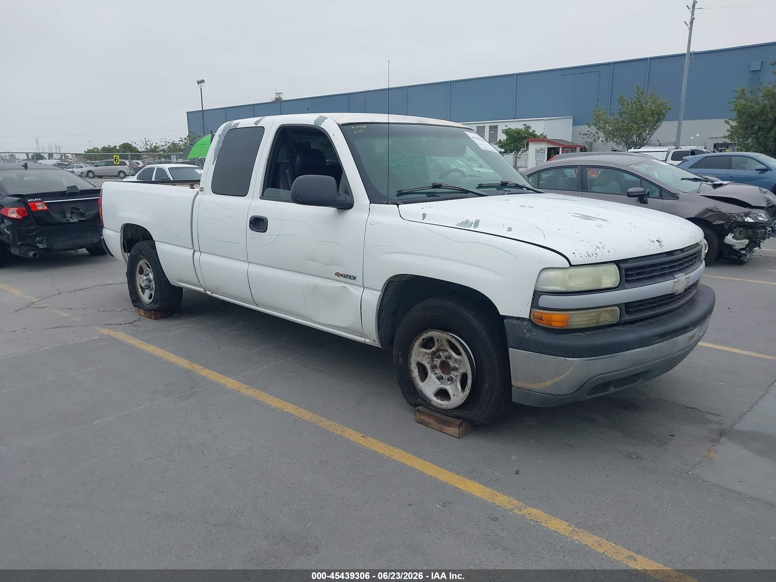 2002 Chevrolet Silverado 1500, VIN 2GCEC19X221396653 — All over