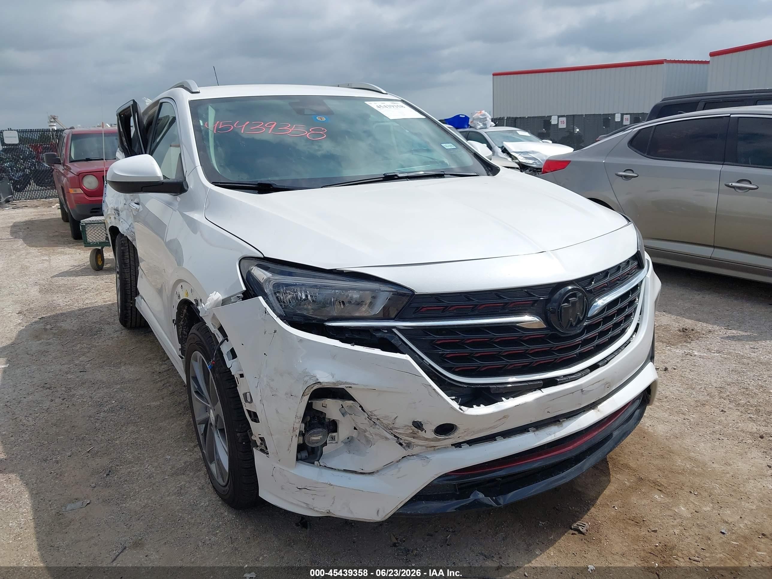 2022 Buick Encore GX Select, VIN KL4MMDSL7NB036715 — Бок