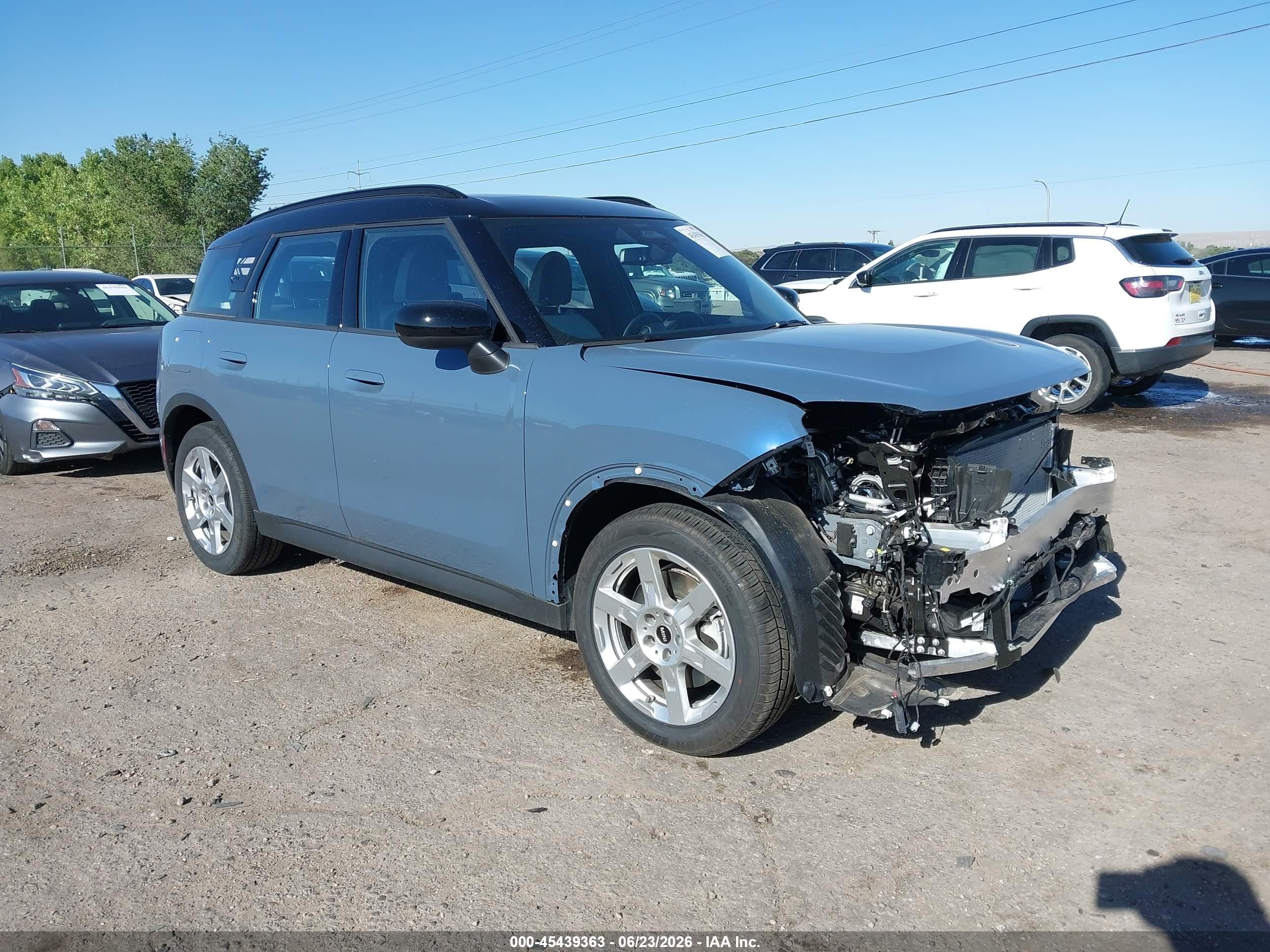 2026 MINI Countryman S, VIN WMZ23GA09T7V31331 — Перед