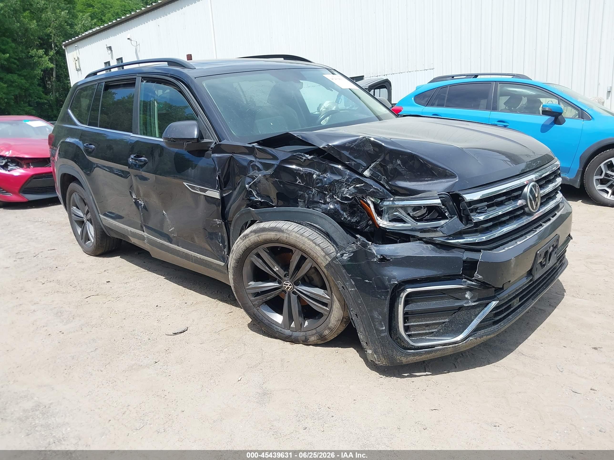 2021 Volkswagen Atlas SE, VIN 1V2RR2CA8MC609577 — Front end