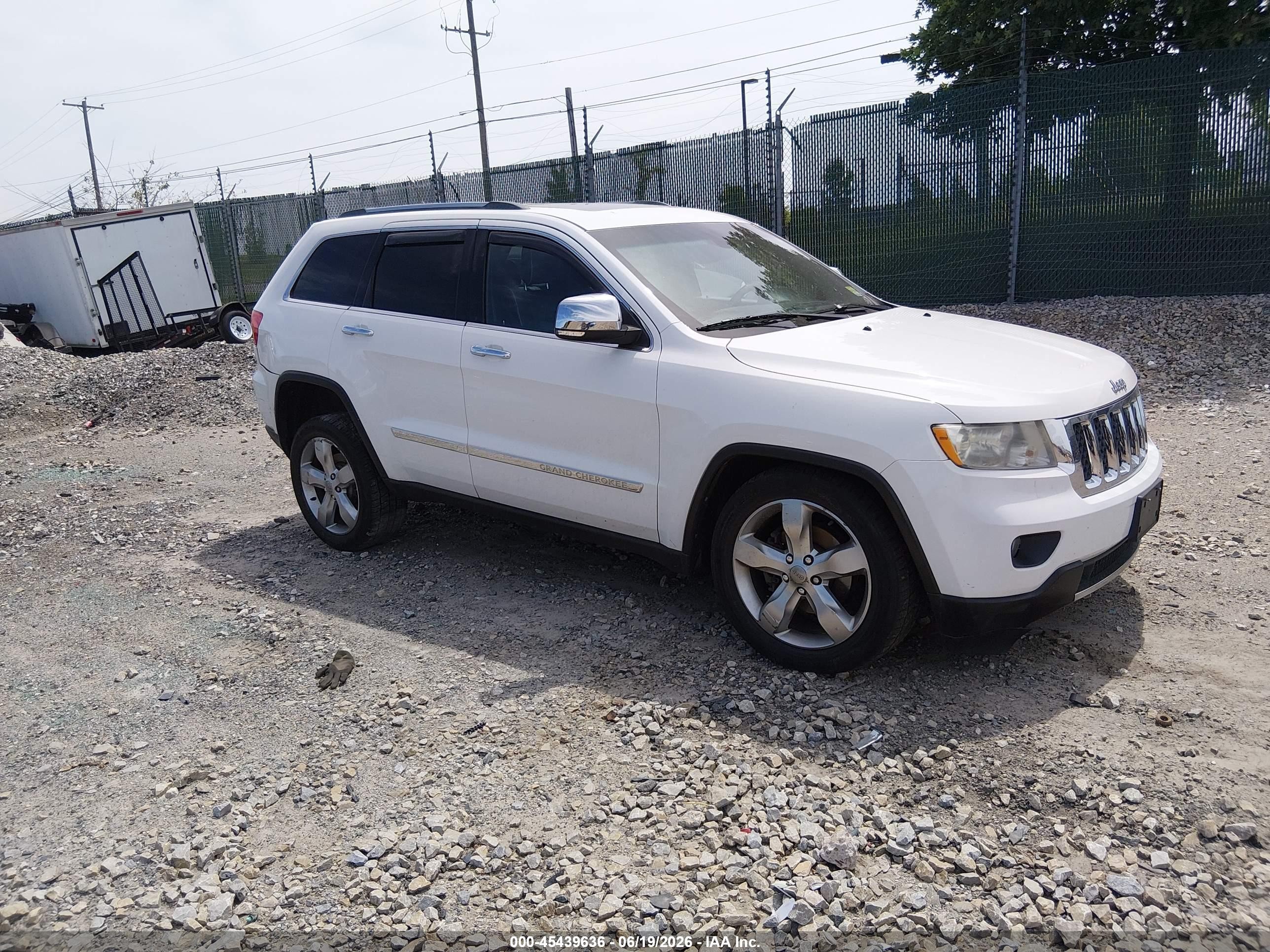 2013 Jeep Grand Cherokee Overland, VIN 1C4RJFCG0DC522342 — Normal wear