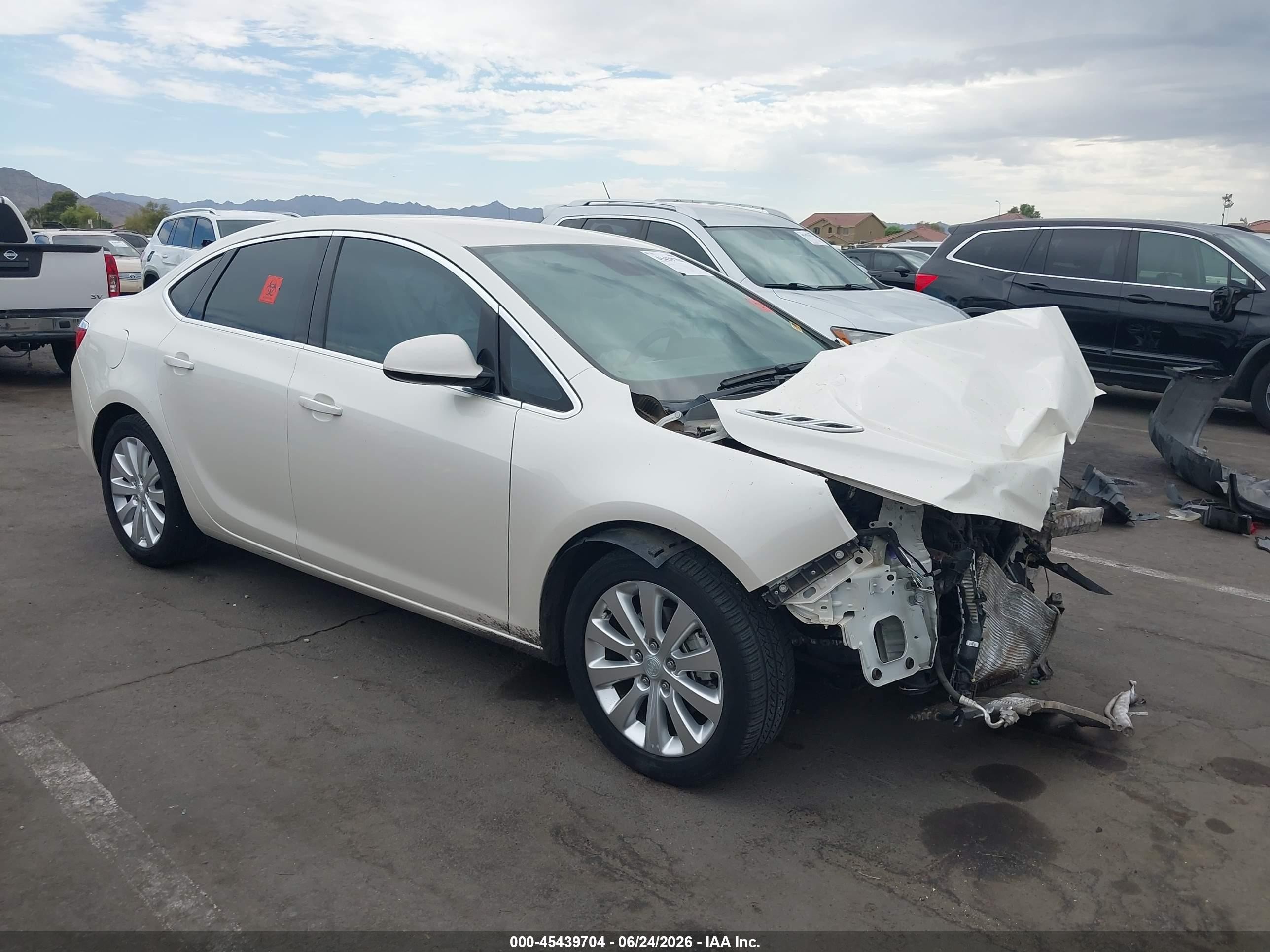 2015 Buick Verano, VIN 1G4PP5SK4F4148199 — Перед