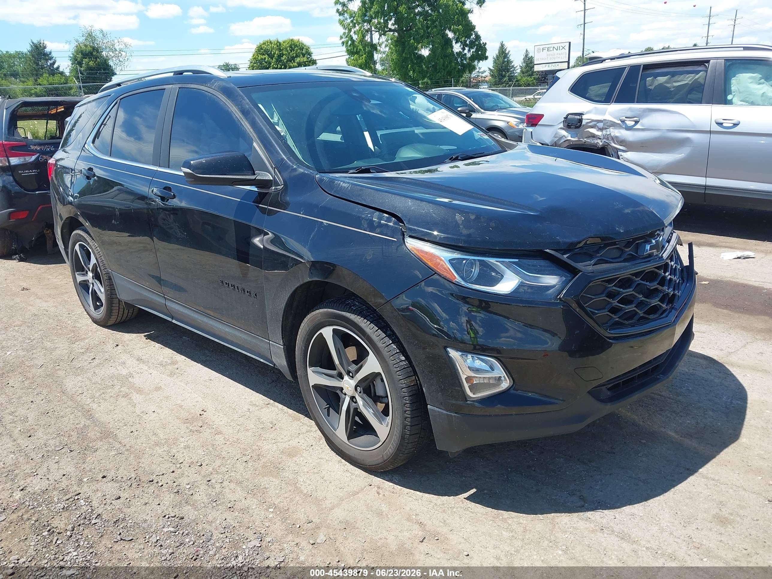 2021 Chevrolet Equinox LT, VIN 2GNAXUEV3M6117636 — Front end