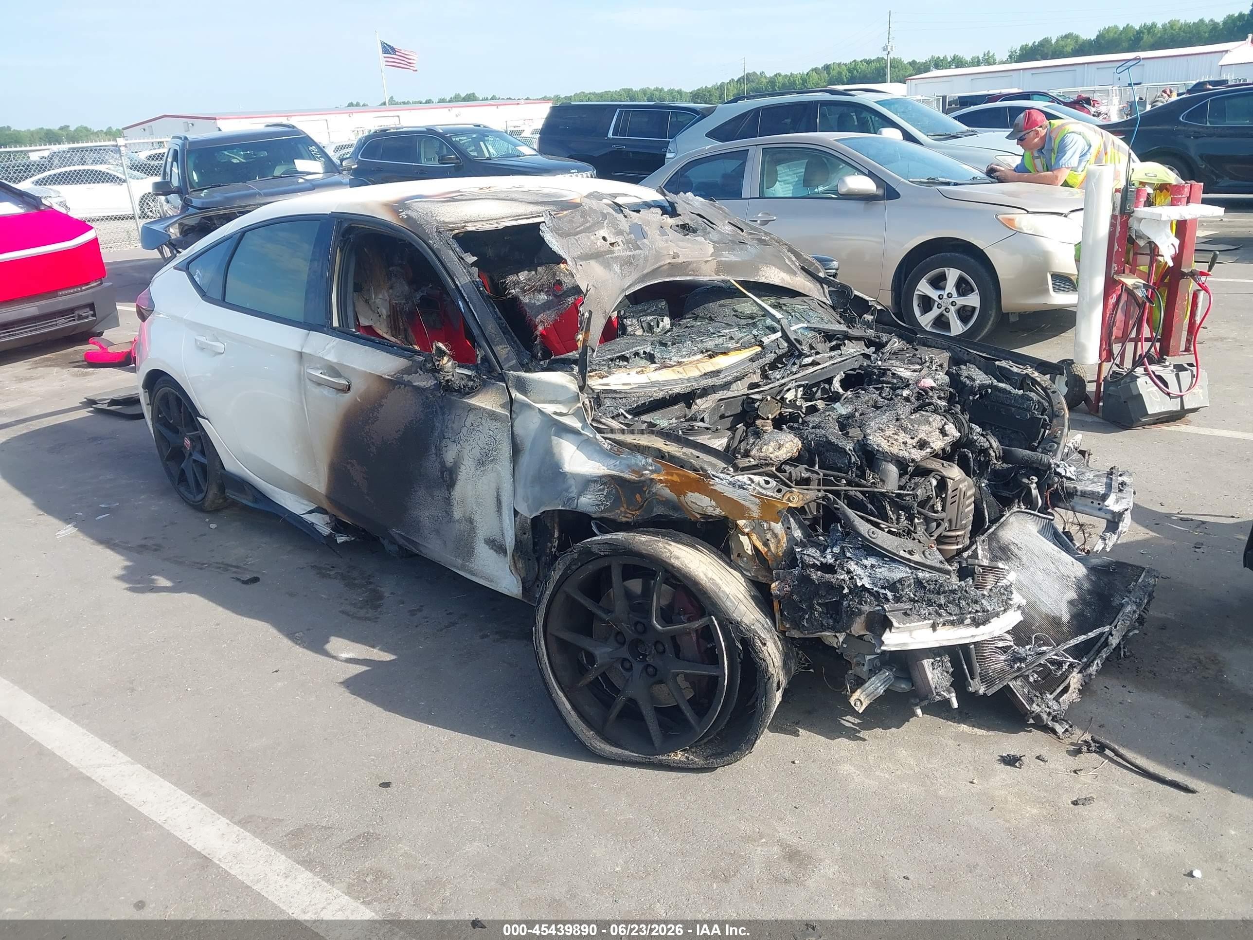 2025 Honda Civic Type R, VIN JHMFL5G43SX006505 — Front end