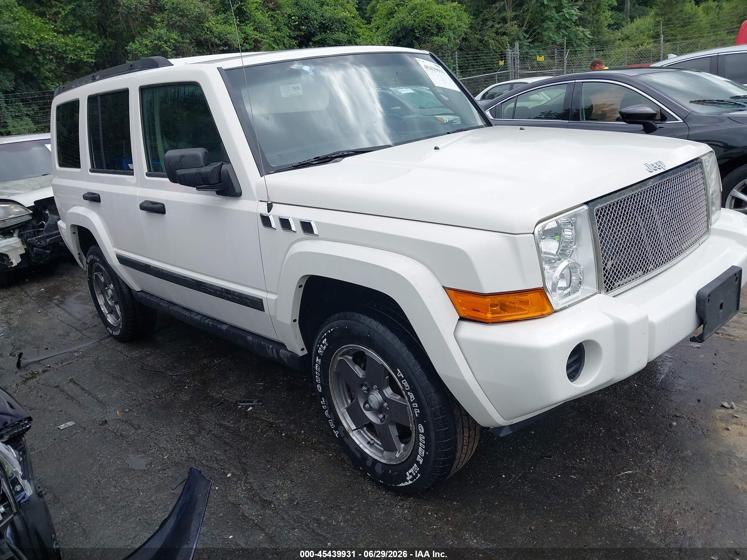 2006 Jeep Commander, VIN 1J8HH48K46C206575 — Side